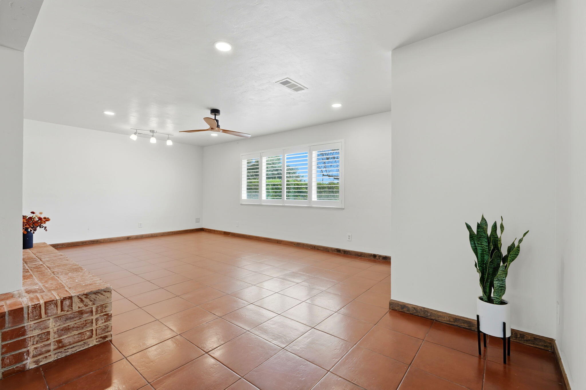 2832 W Sue Ave, Visalia, CA 93277