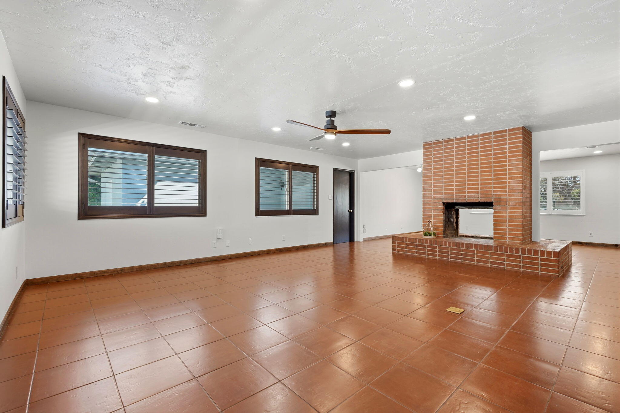 2832 W Sue Ave, Visalia, CA 93277