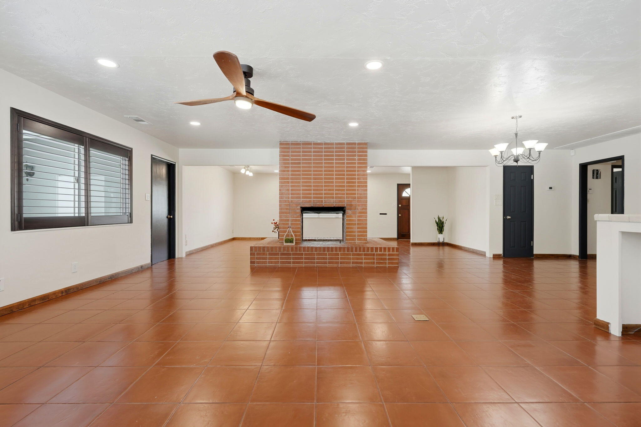 2832 W Sue Ave, Visalia, CA 93277