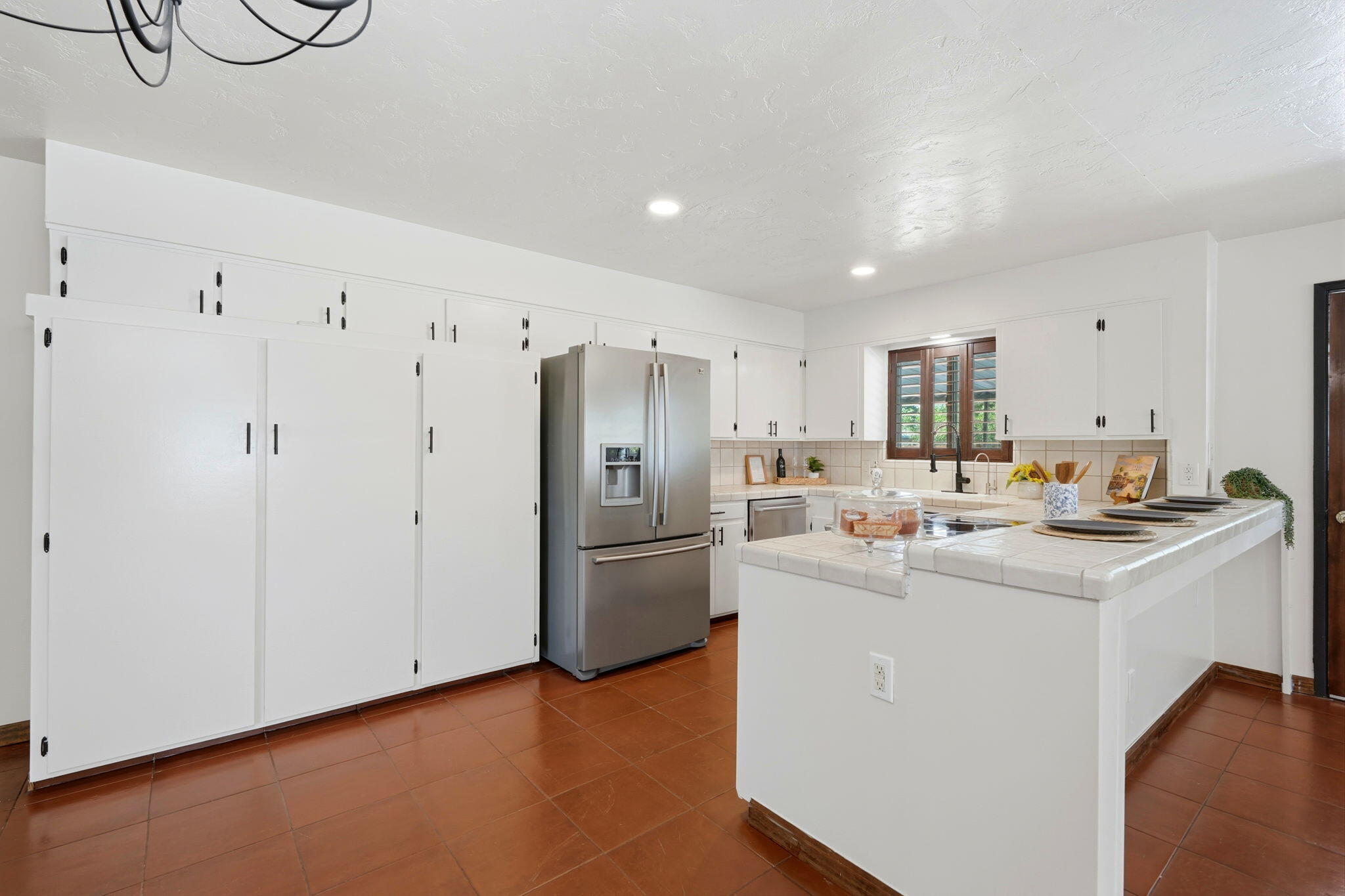 2832 W Sue Ave, Visalia, CA 93277