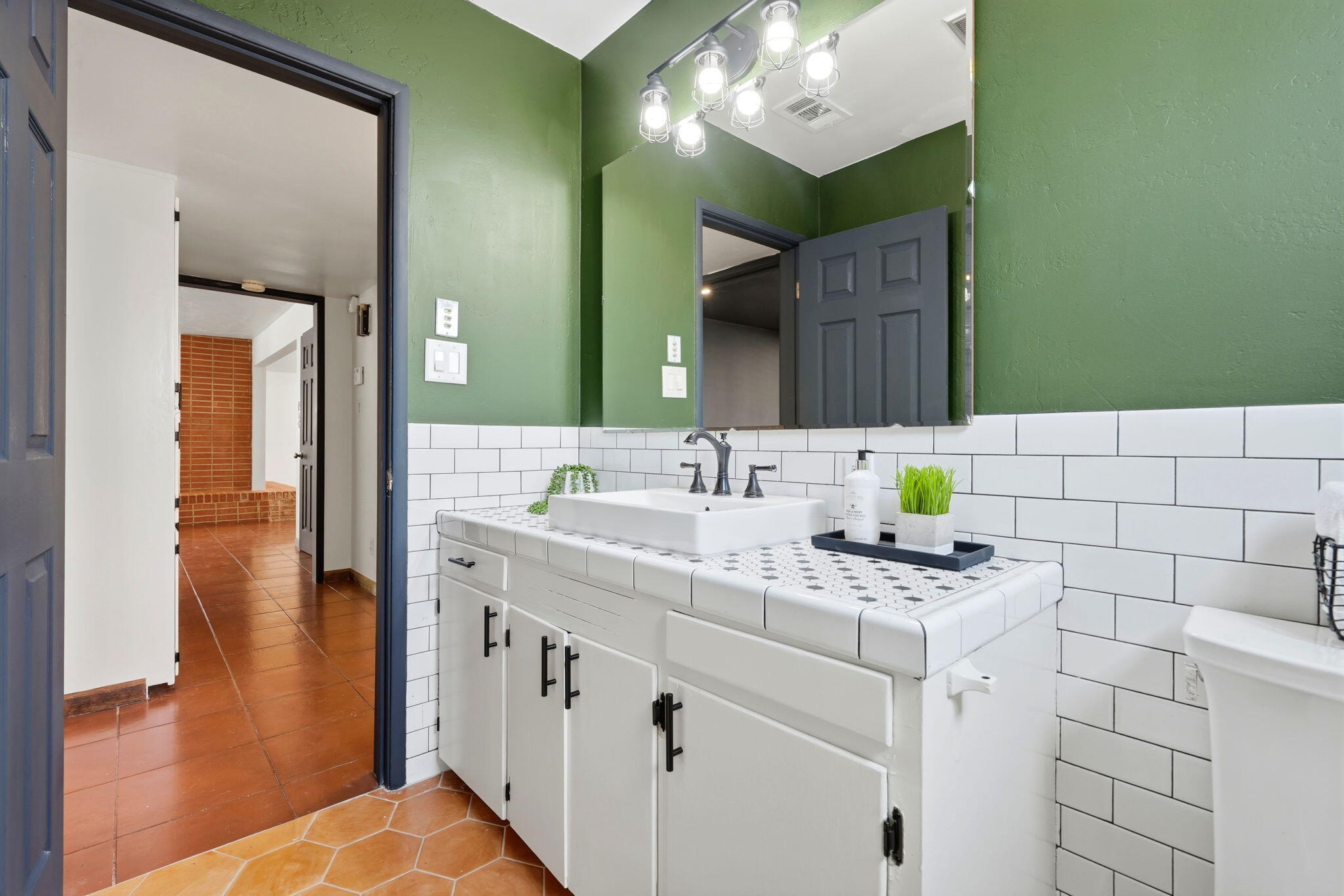 2832 W Sue Ave, Visalia, CA 93277