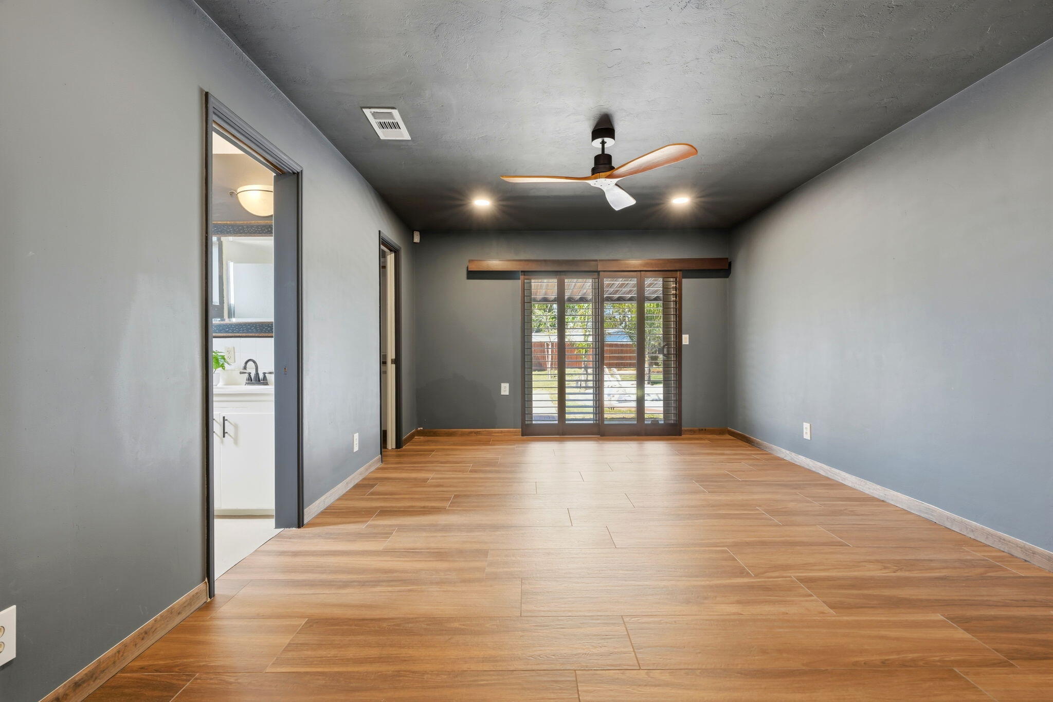 2832 W Sue Ave, Visalia, CA 93277