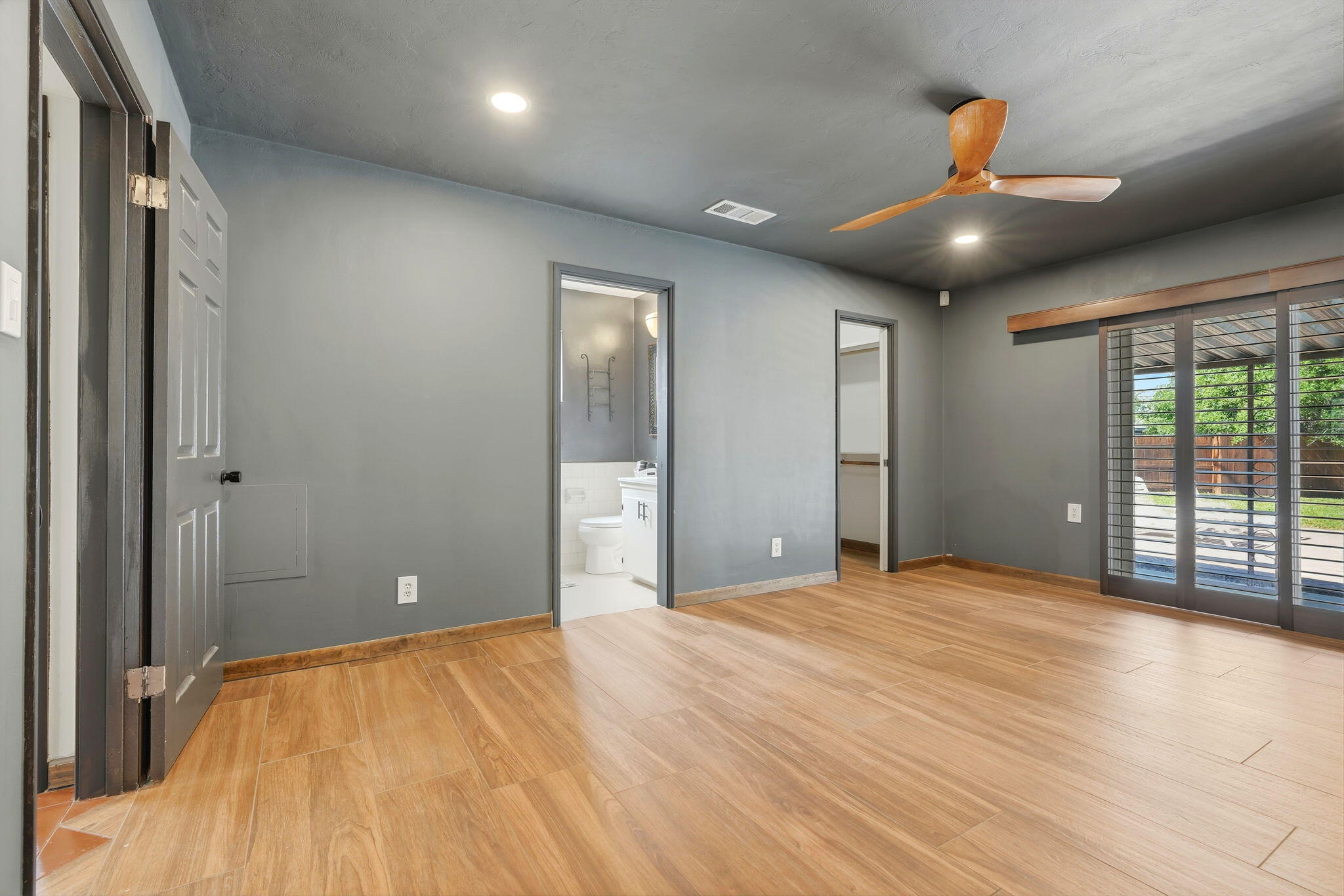 2832 W Sue Ave, Visalia, CA 93277