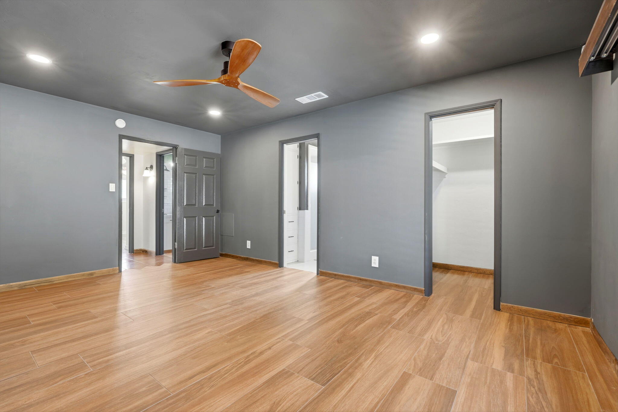 2832 W Sue Ave, Visalia, CA 93277