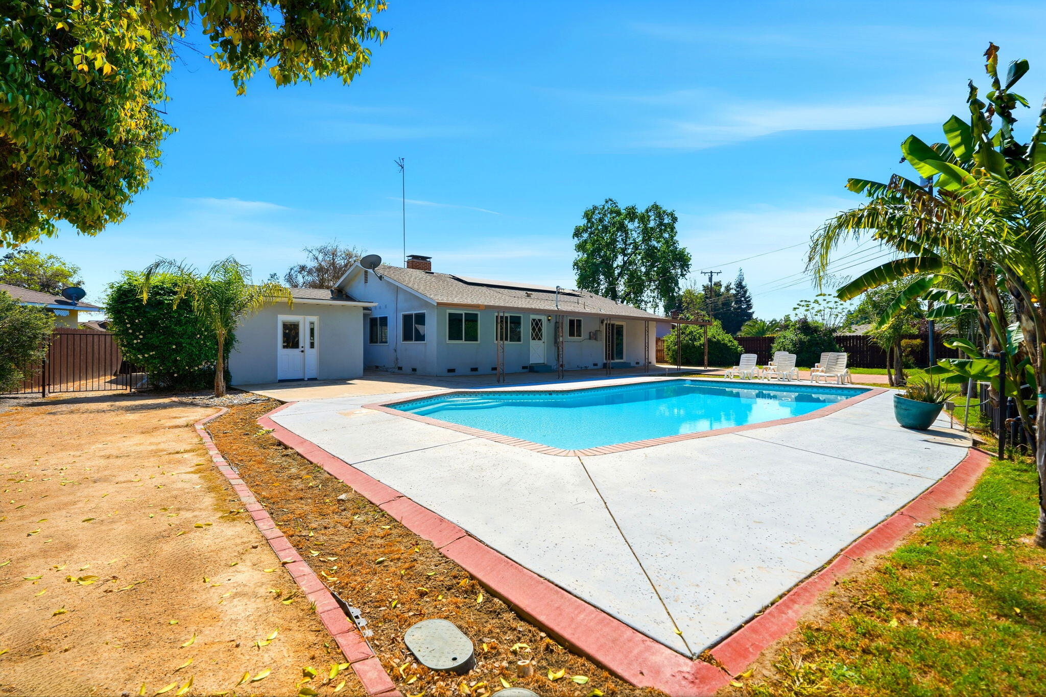 2832 W Sue Ave, Visalia, CA 93277
