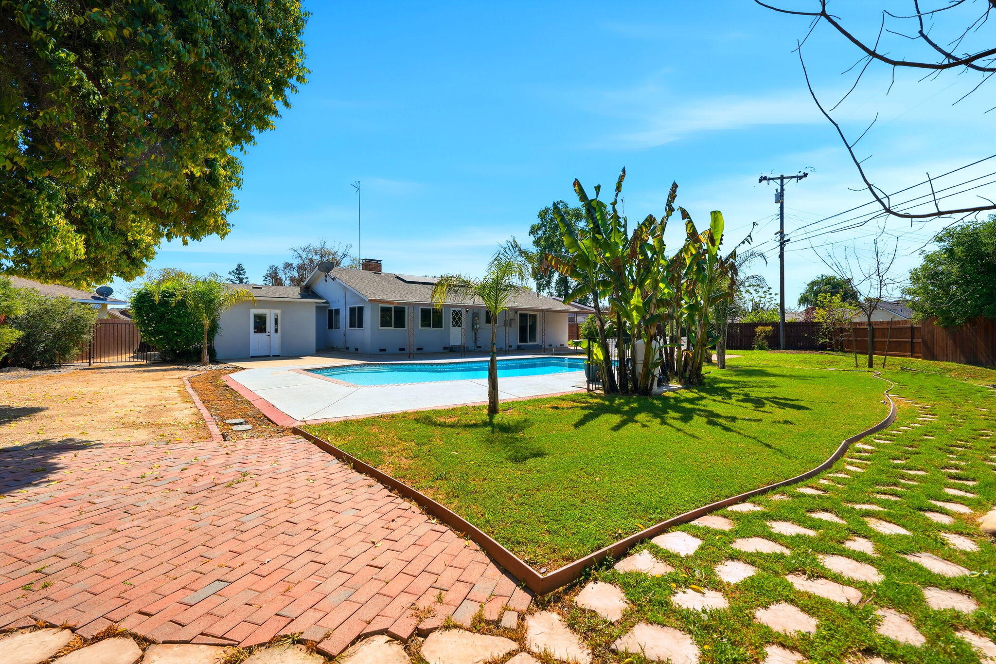 2832 W Sue Ave, Visalia, CA 93277