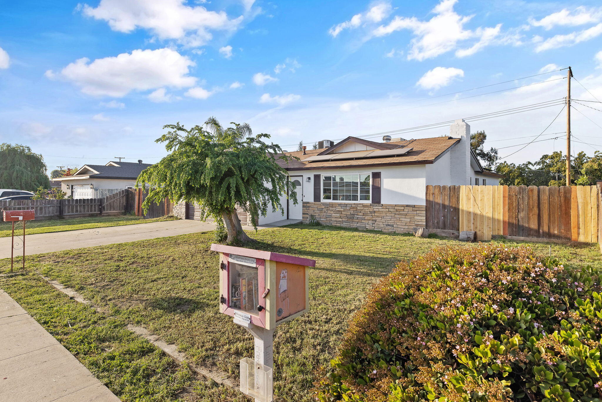444 E Citrus Dr, Farmersville, CA 93223