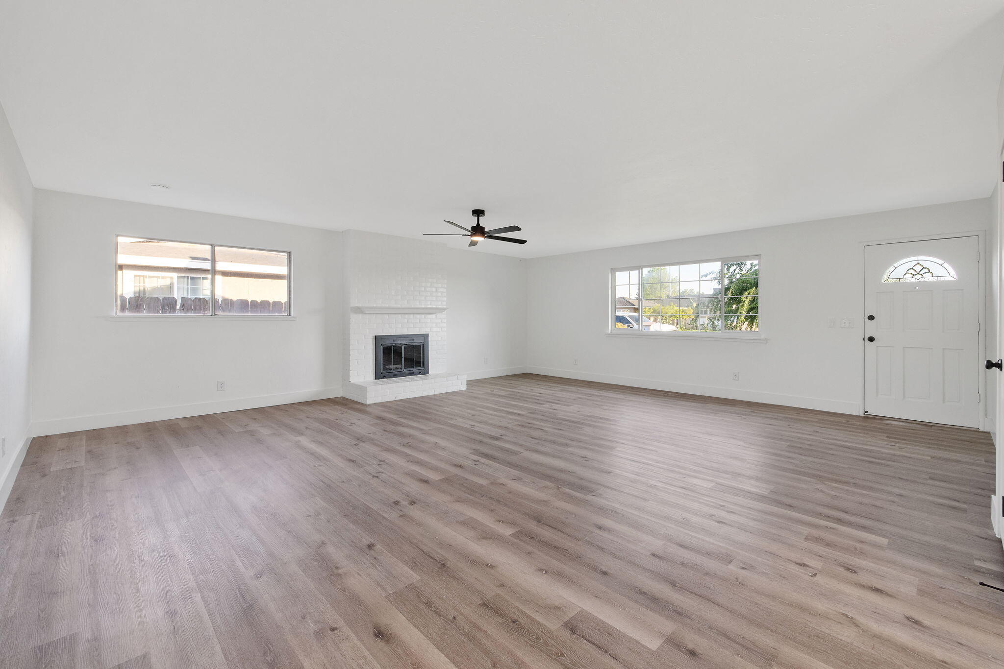 444 E Citrus Dr, Farmersville, CA 93223