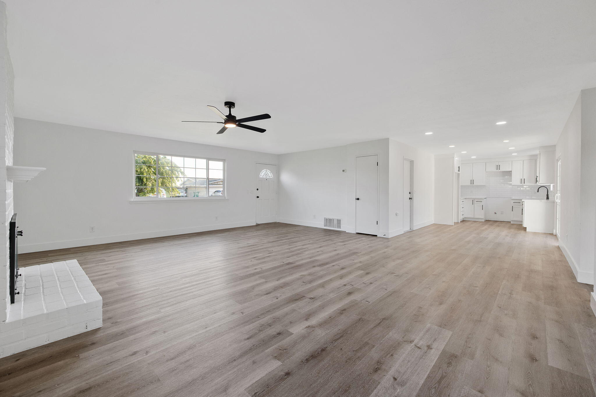 444 E Citrus Dr, Farmersville, CA 93223