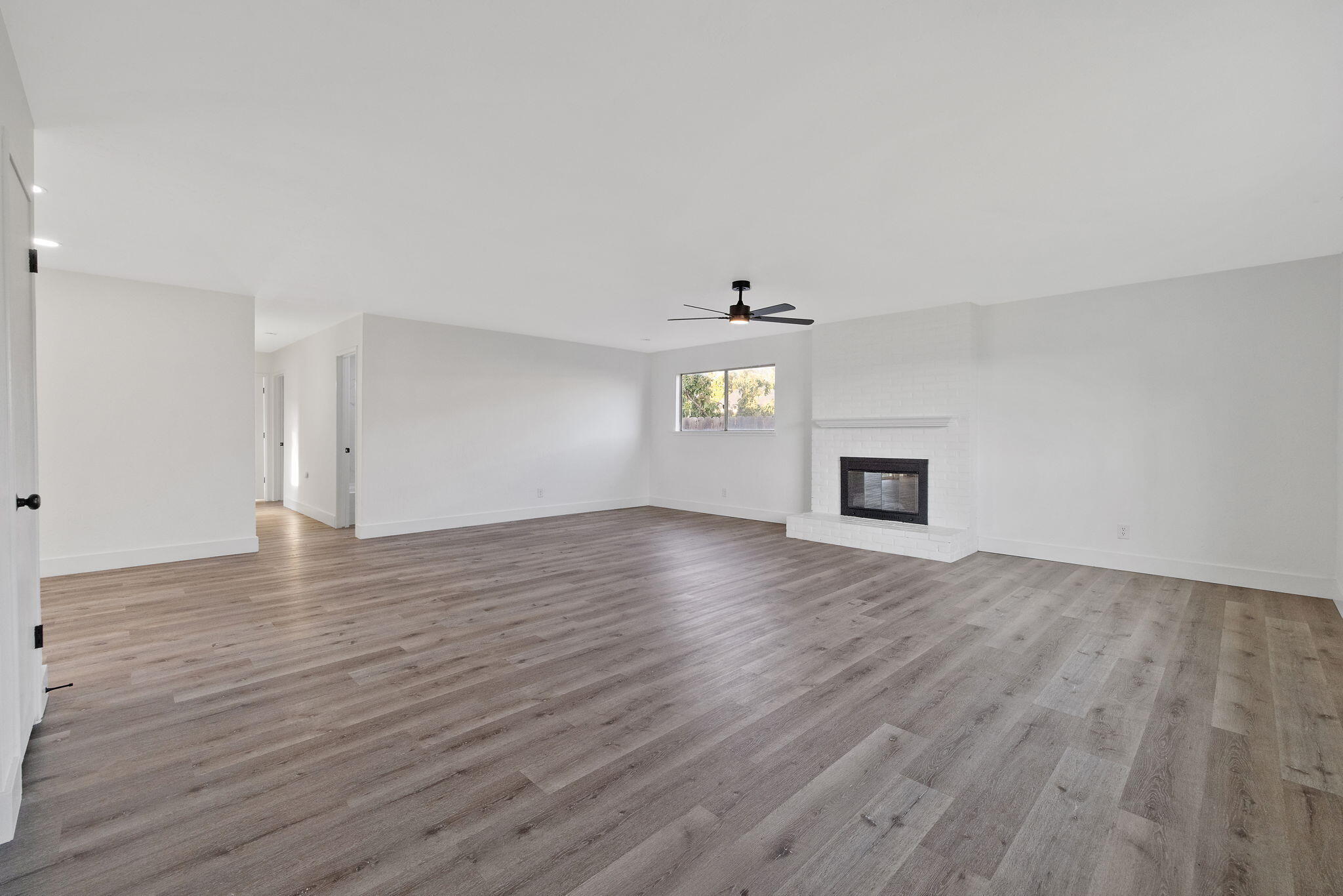 444 E Citrus Dr, Farmersville, CA 93223