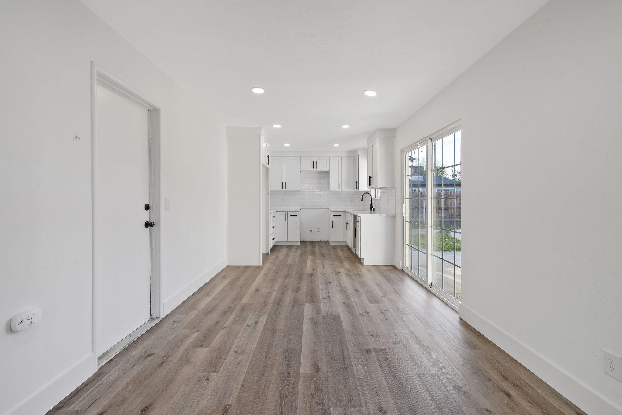 444 E Citrus Dr, Farmersville, CA 93223