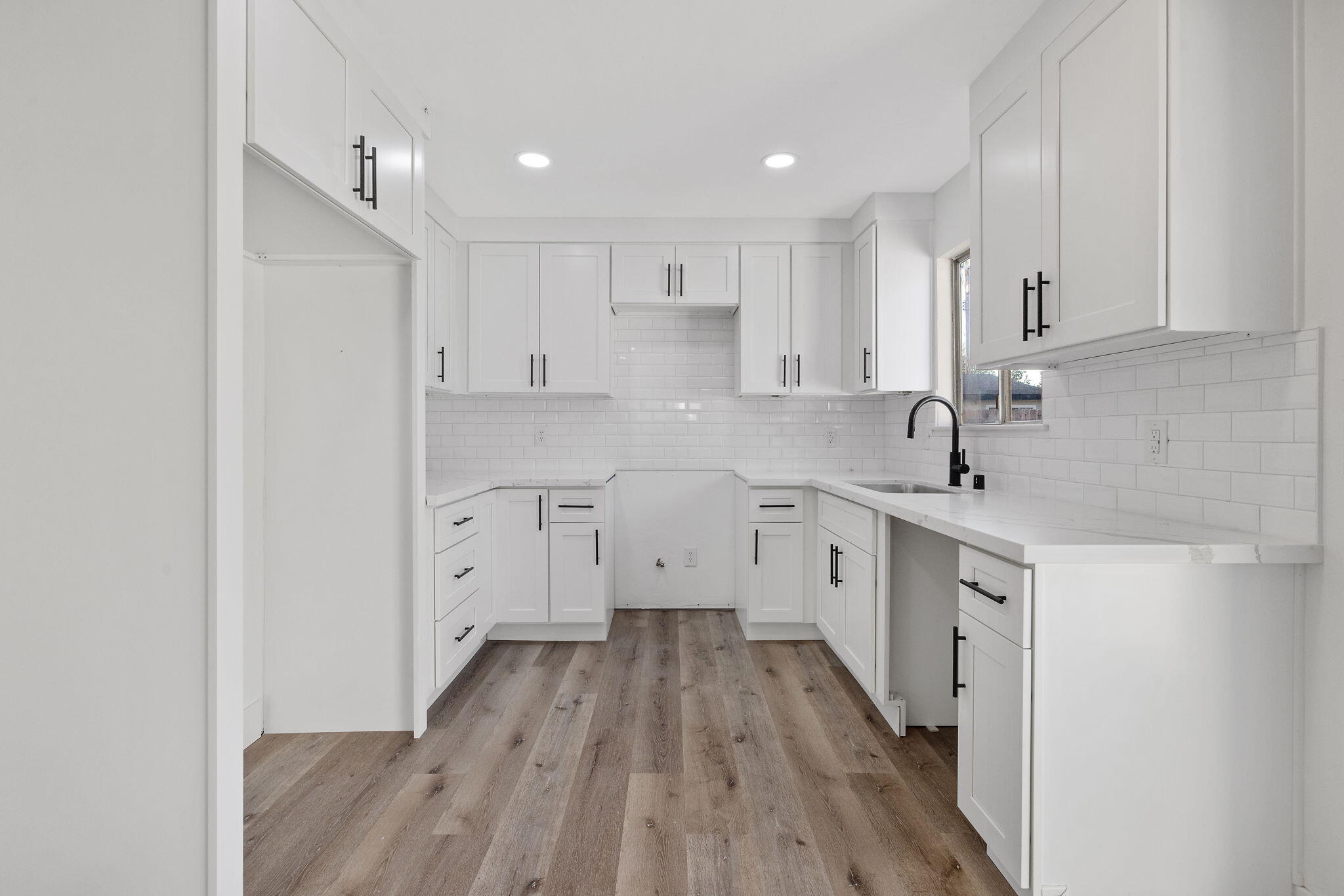 444 E Citrus Dr, Farmersville, CA 93223