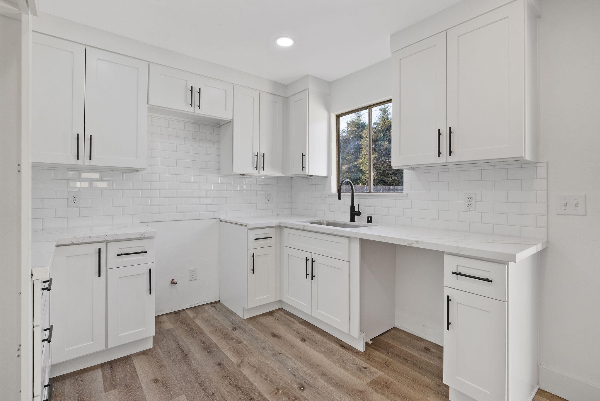 444 E Citrus Dr, Farmersville, CA 93223