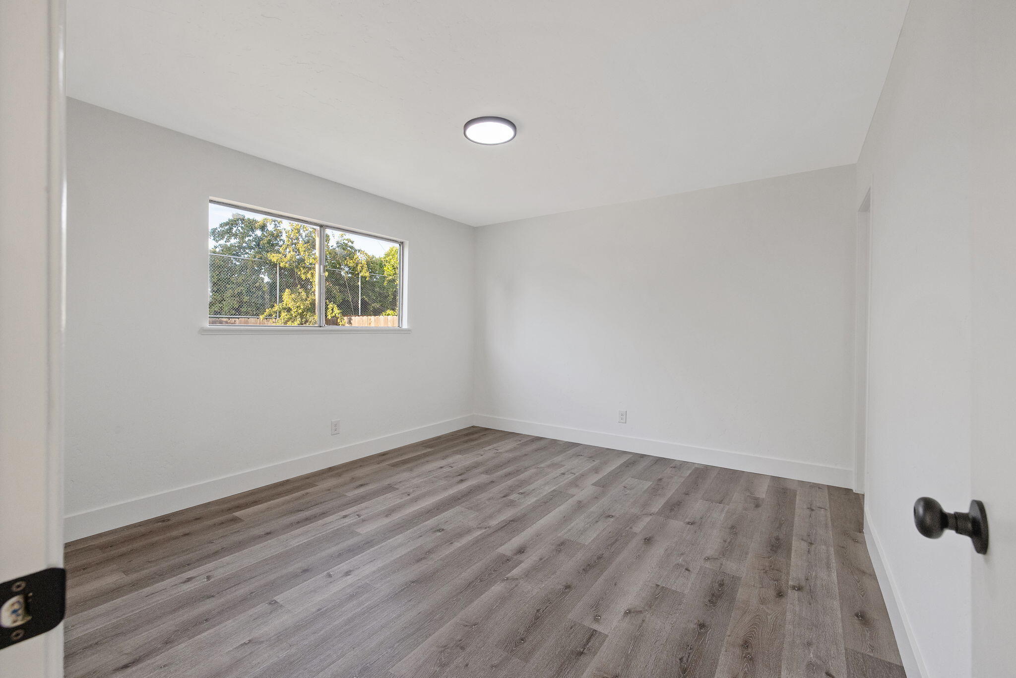 444 E Citrus Dr, Farmersville, CA 93223