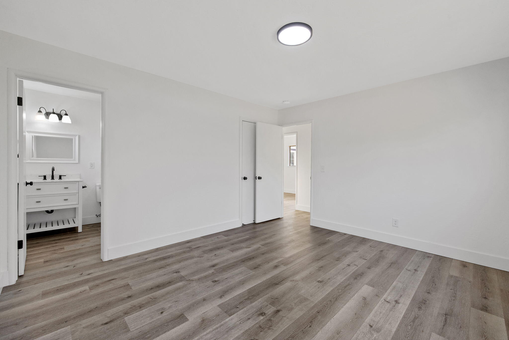 444 E Citrus Dr, Farmersville, CA 93223