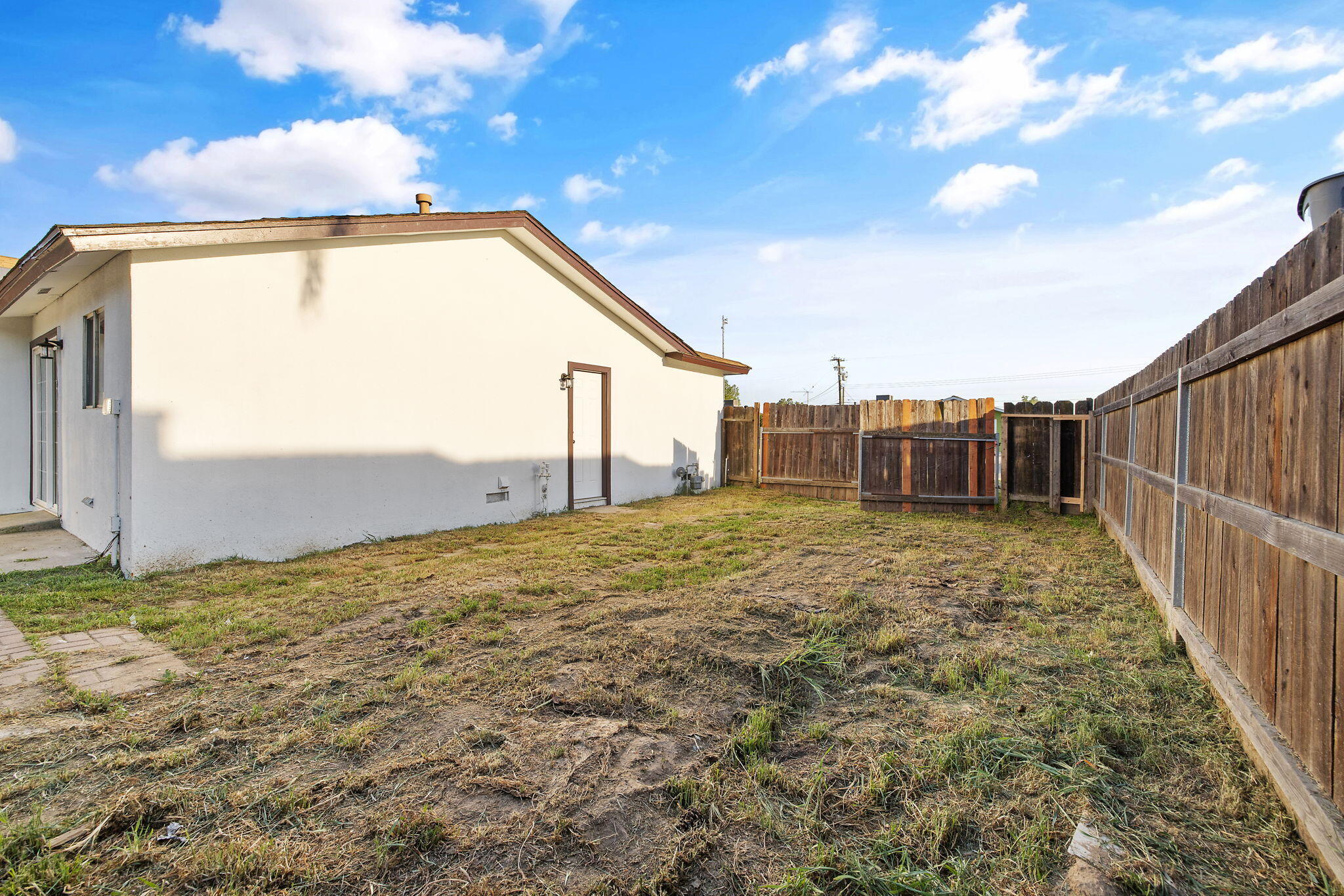 444 E Citrus Dr, Farmersville, CA 93223