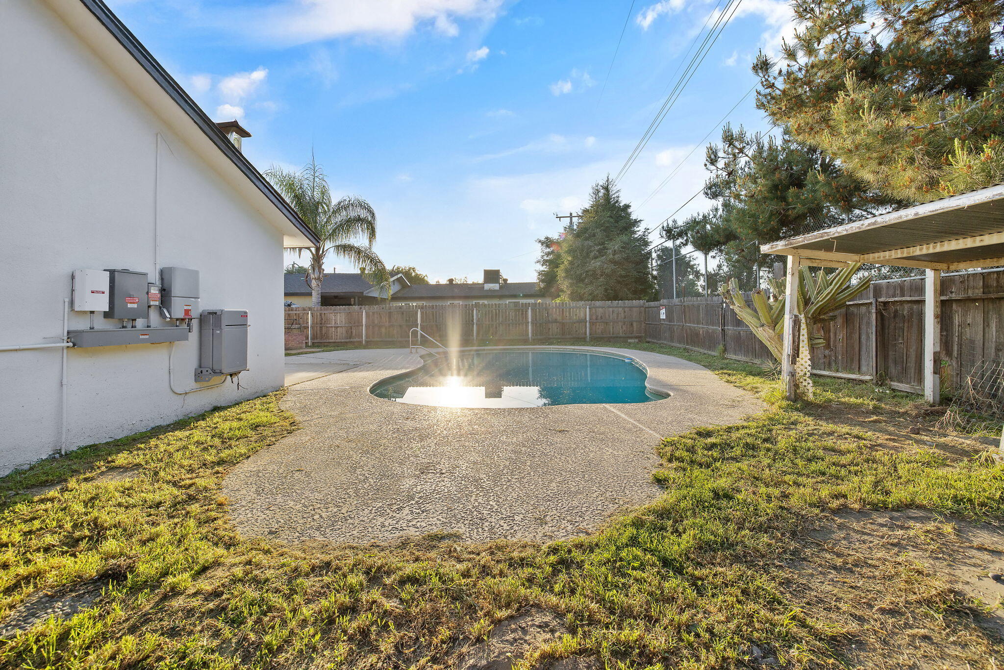 444 E Citrus Dr, Farmersville, CA 93223