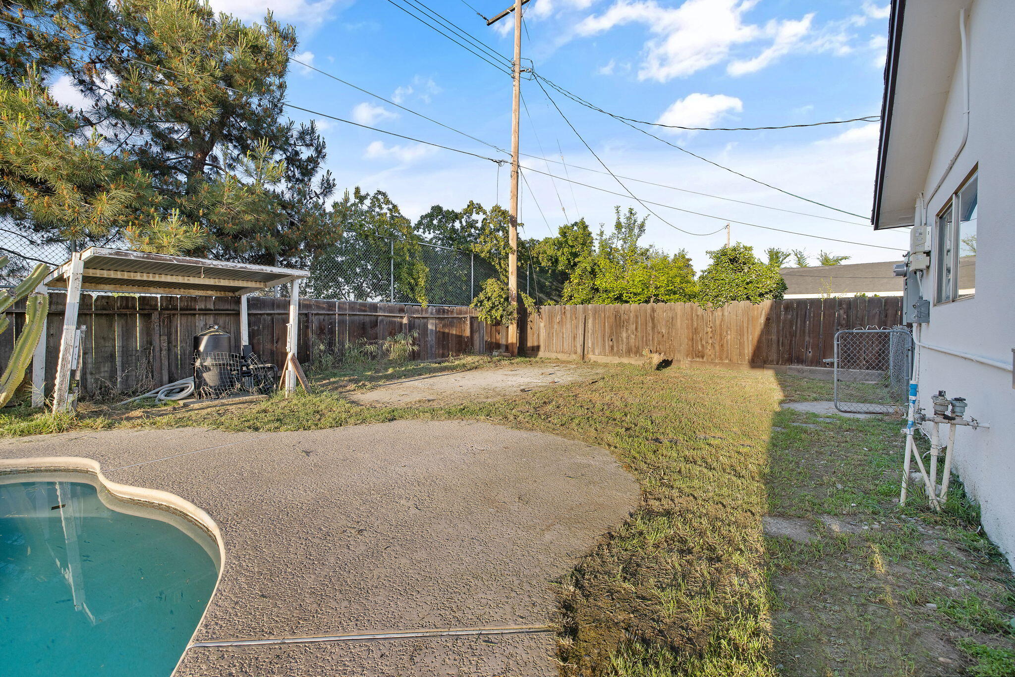 444 E Citrus Dr, Farmersville, CA 93223