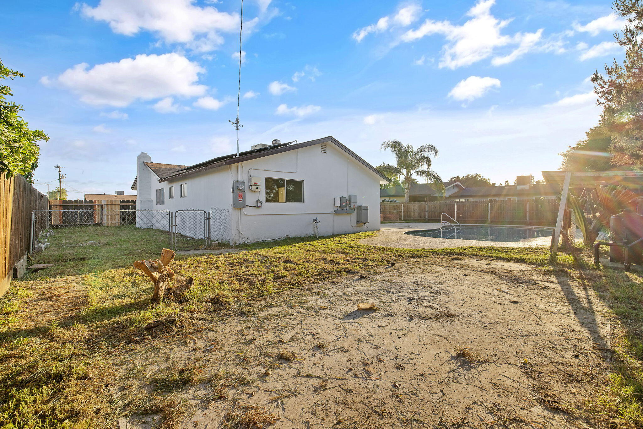 444 E Citrus Dr, Farmersville, CA 93223