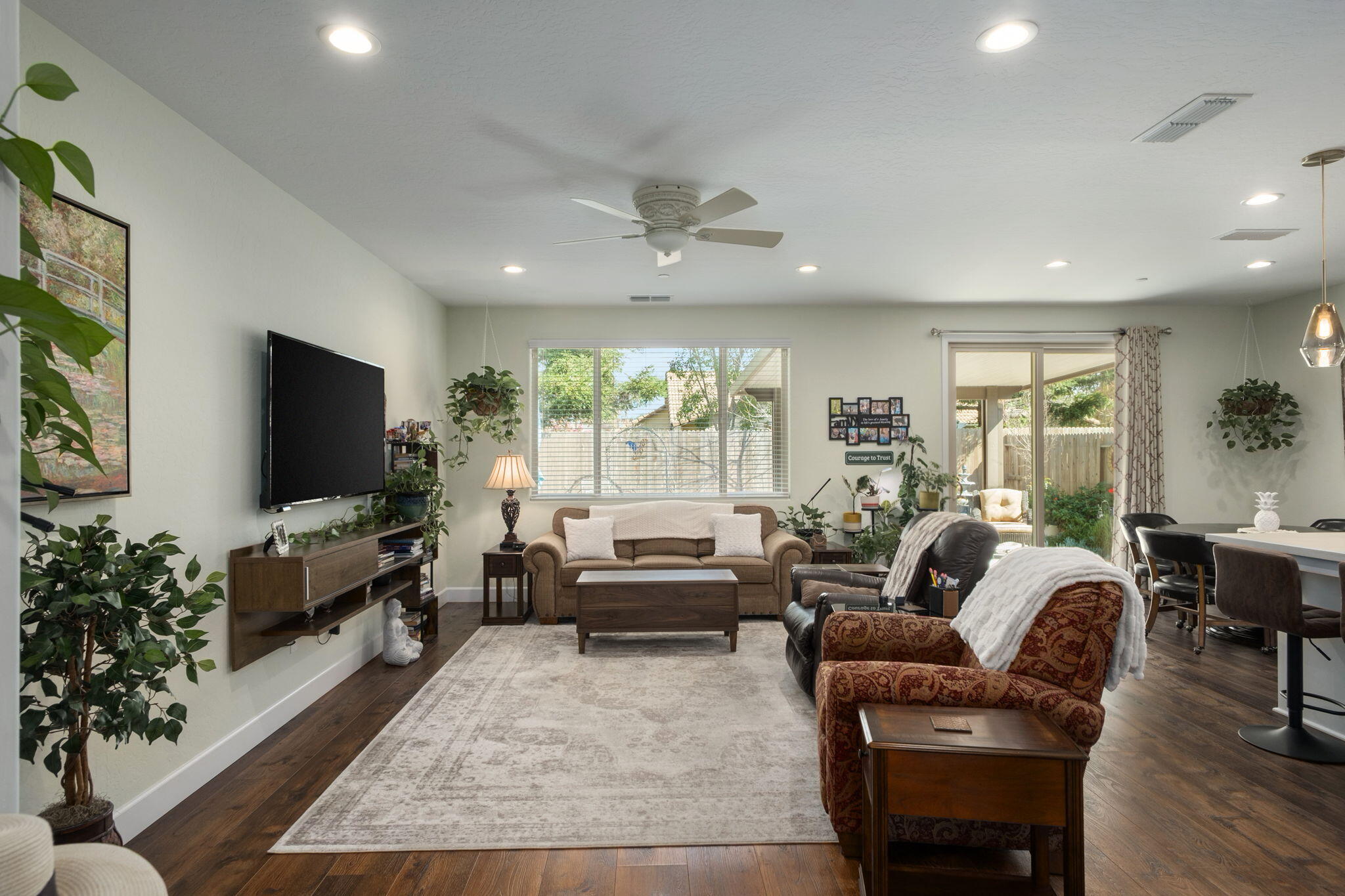 3132 S Kennedy St, Visalia, CA 93292