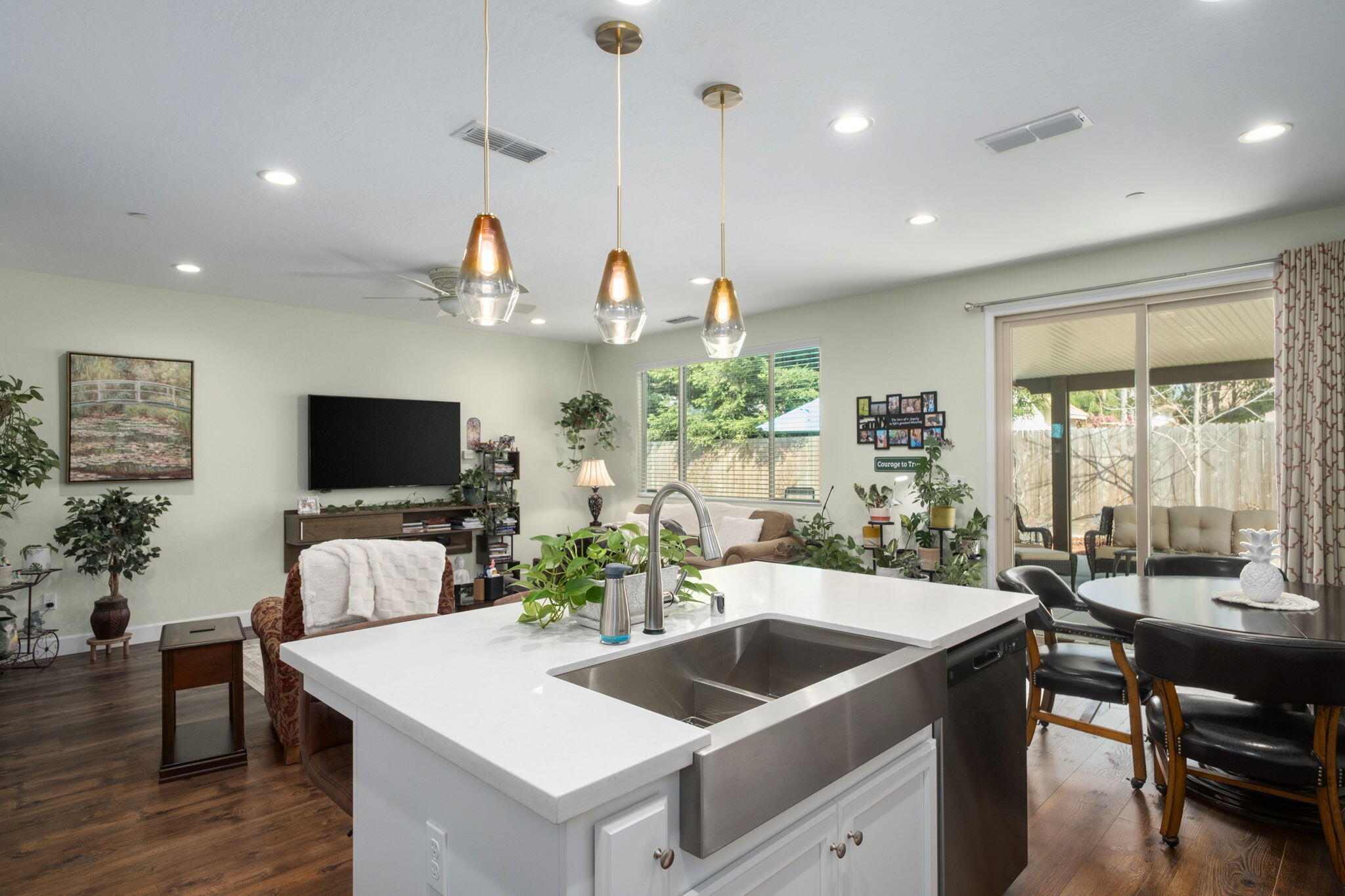 3132 S Kennedy St, Visalia, CA 93292