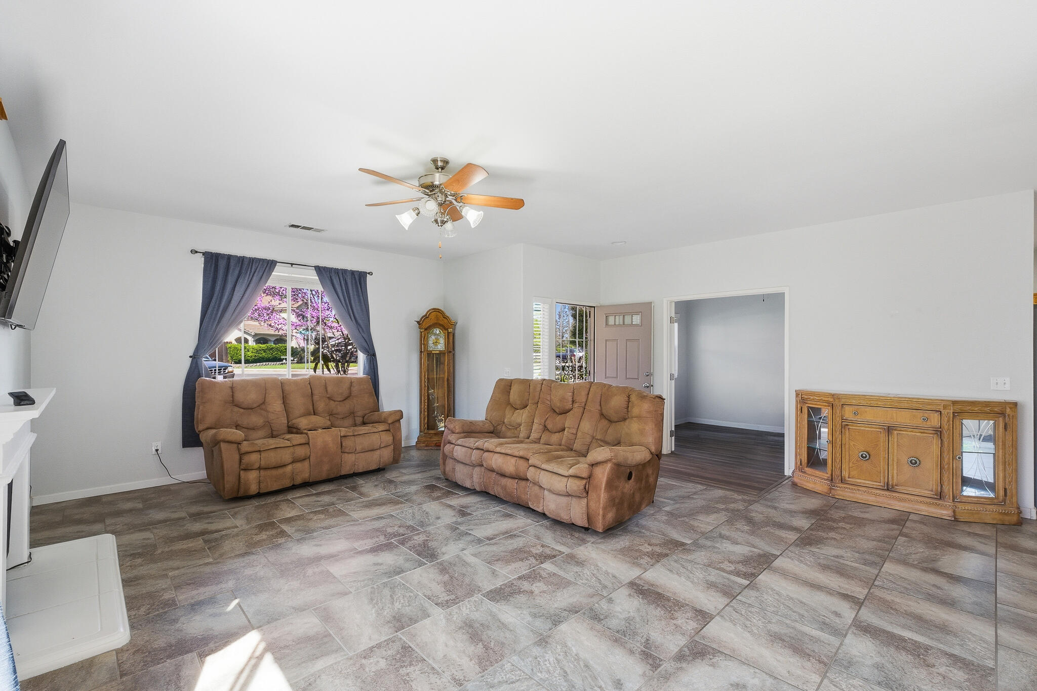 4111 W Redding Ave, Visalia, CA 93277