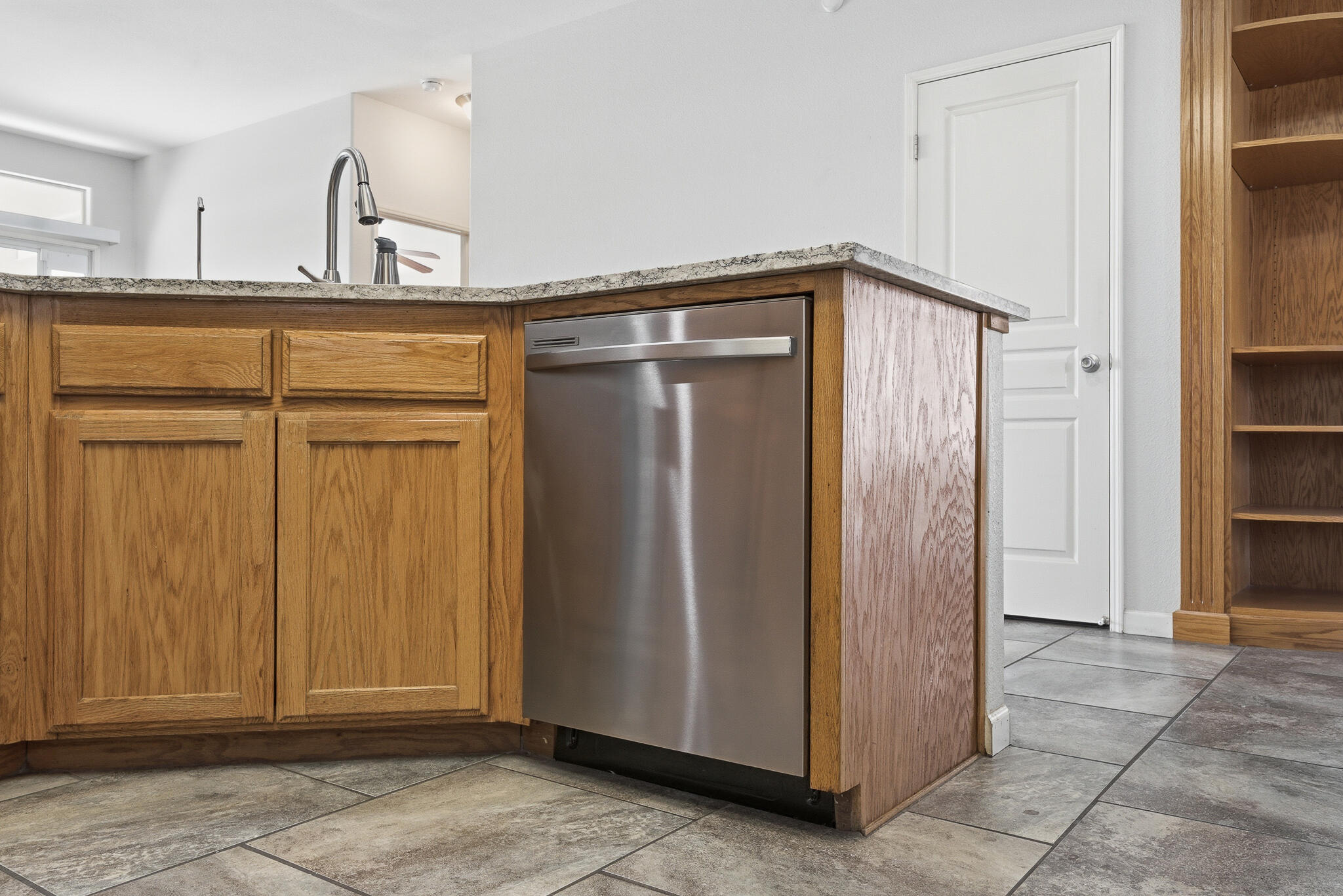 4111 W Redding Ave, Visalia, CA 93277