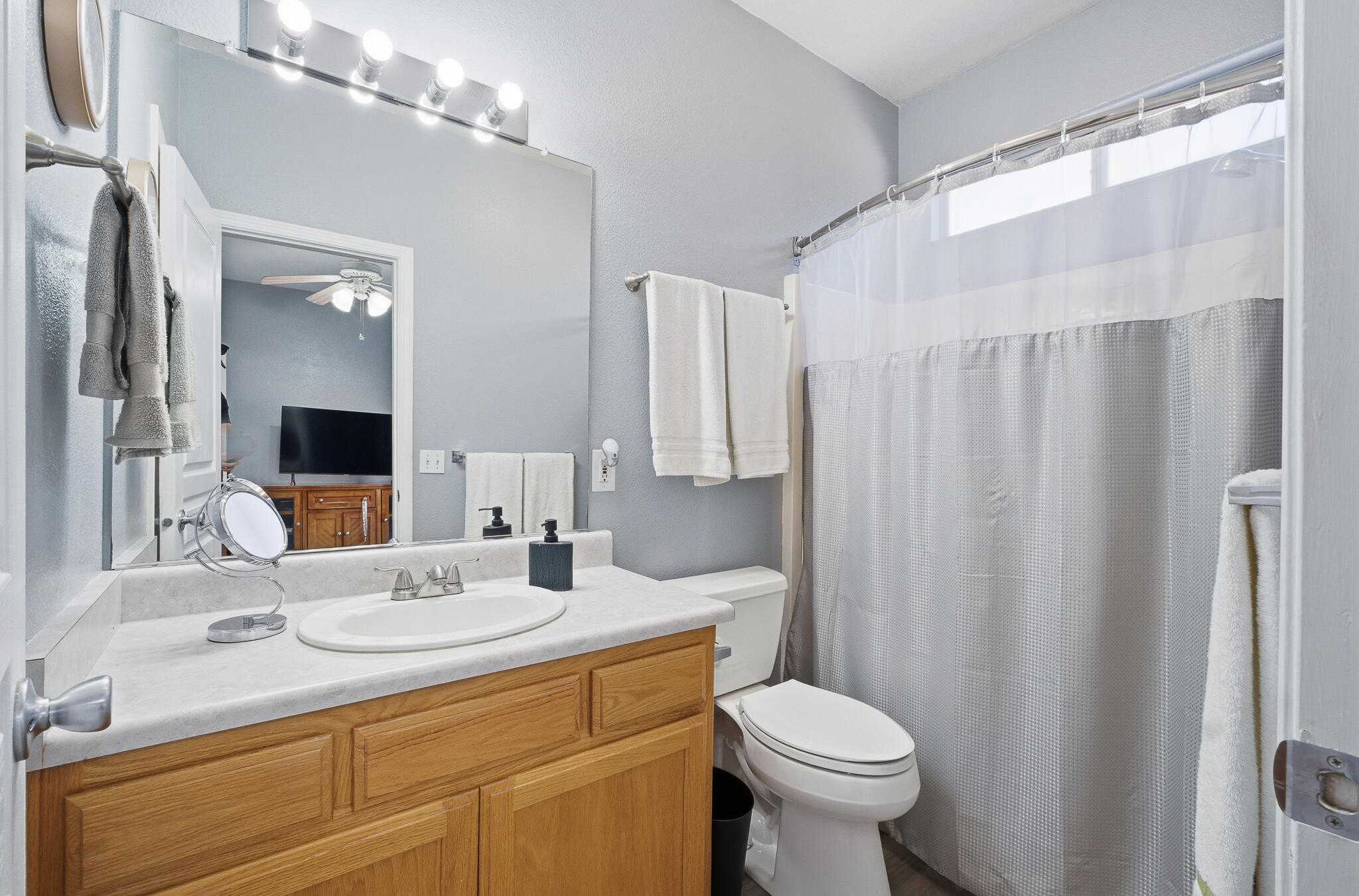 4111 W Redding Ave, Visalia, CA 93277