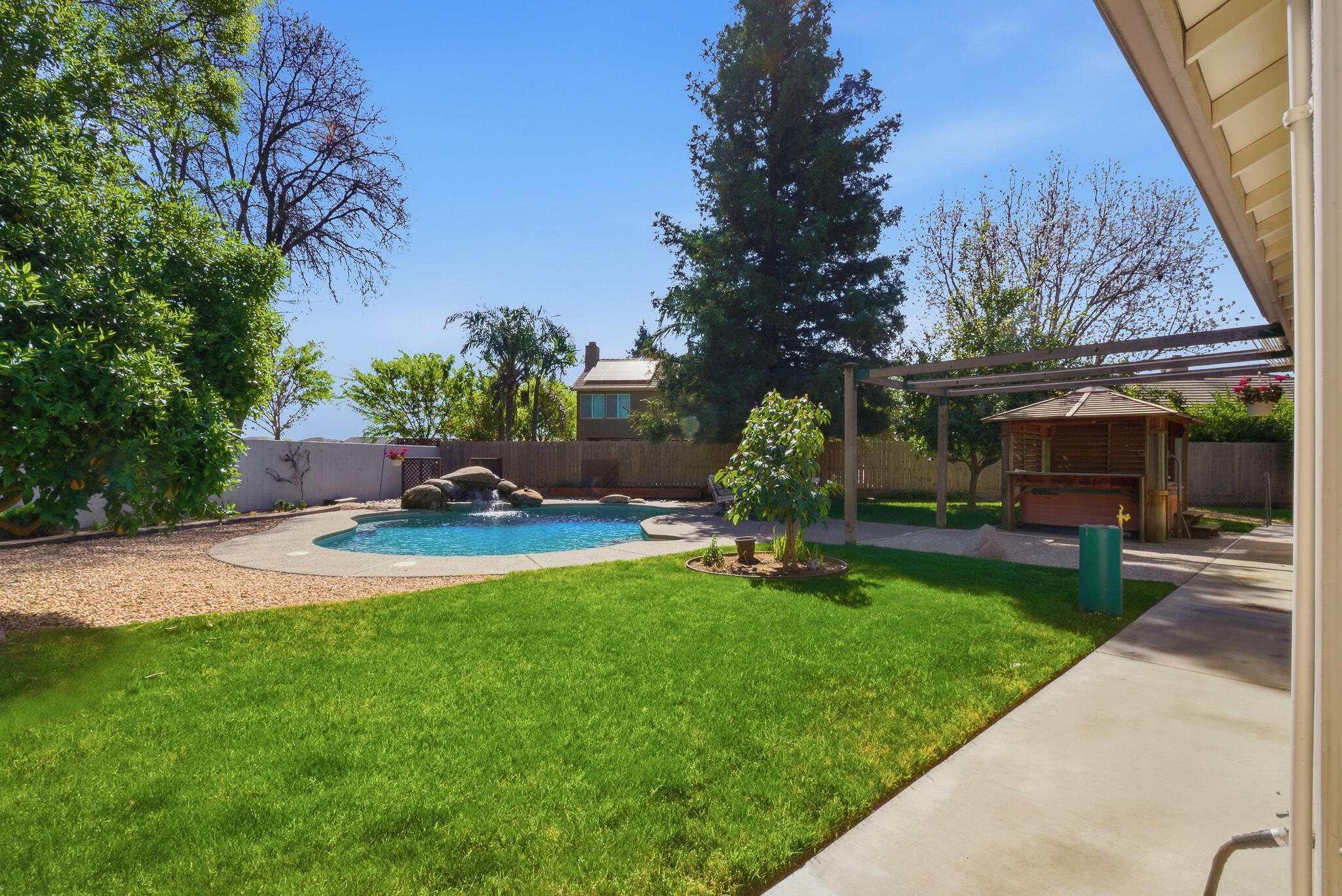 4111 W Redding Ave, Visalia, CA 93277