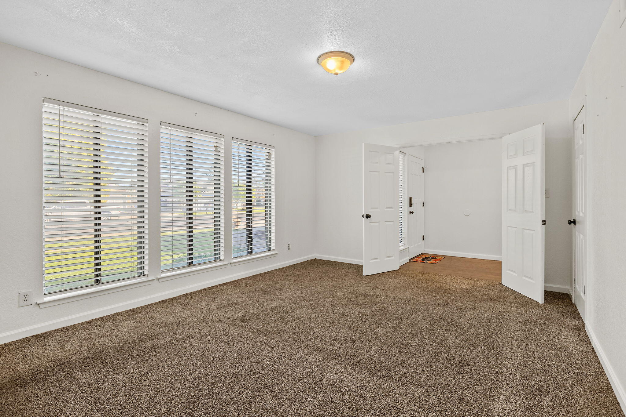 2125 Holt Ave, Sanger, CA 93657