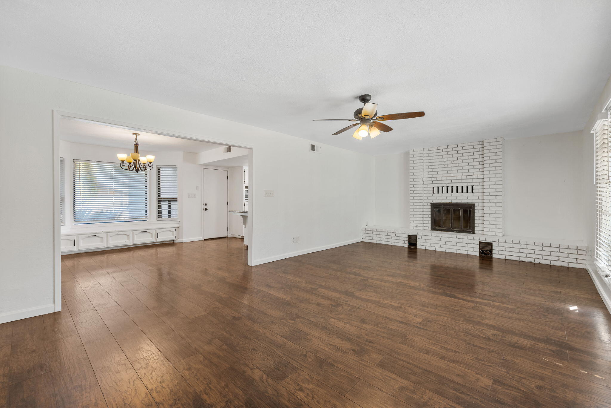 2125 Holt Ave, Sanger, CA 93657