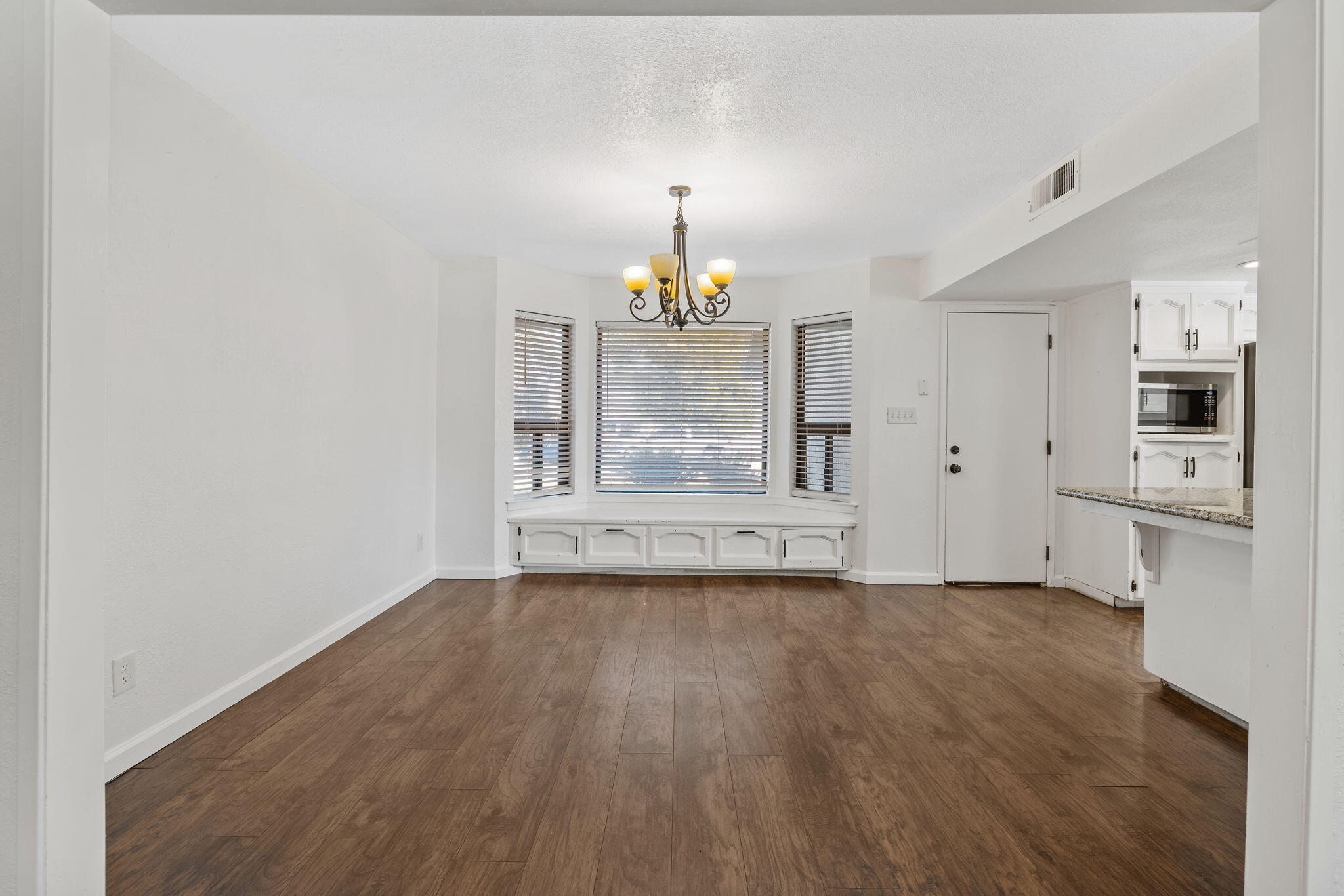 2125 Holt Ave, Sanger, CA 93657