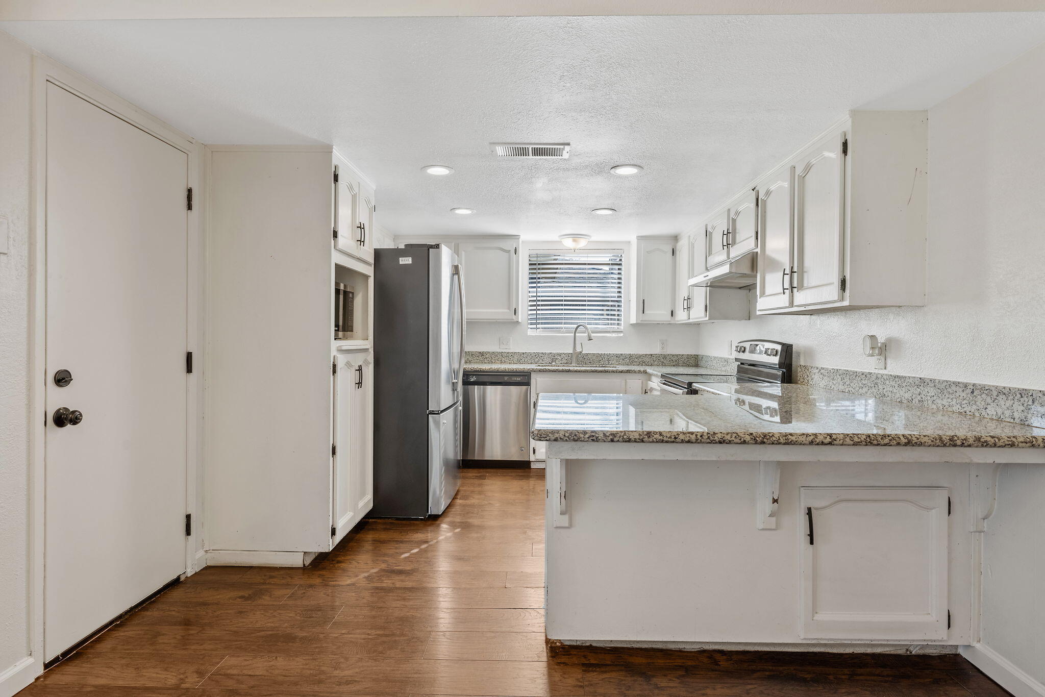 2125 Holt Ave, Sanger, CA 93657