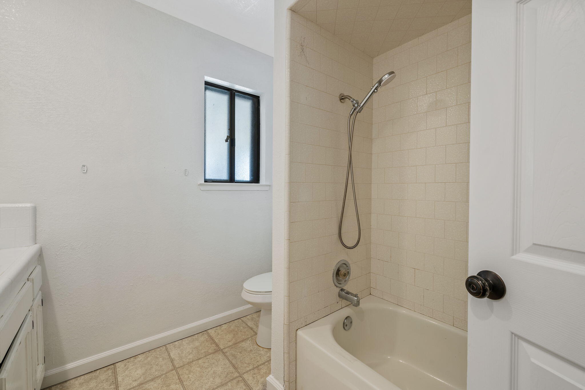 2125 Holt Ave, Sanger, CA 93657