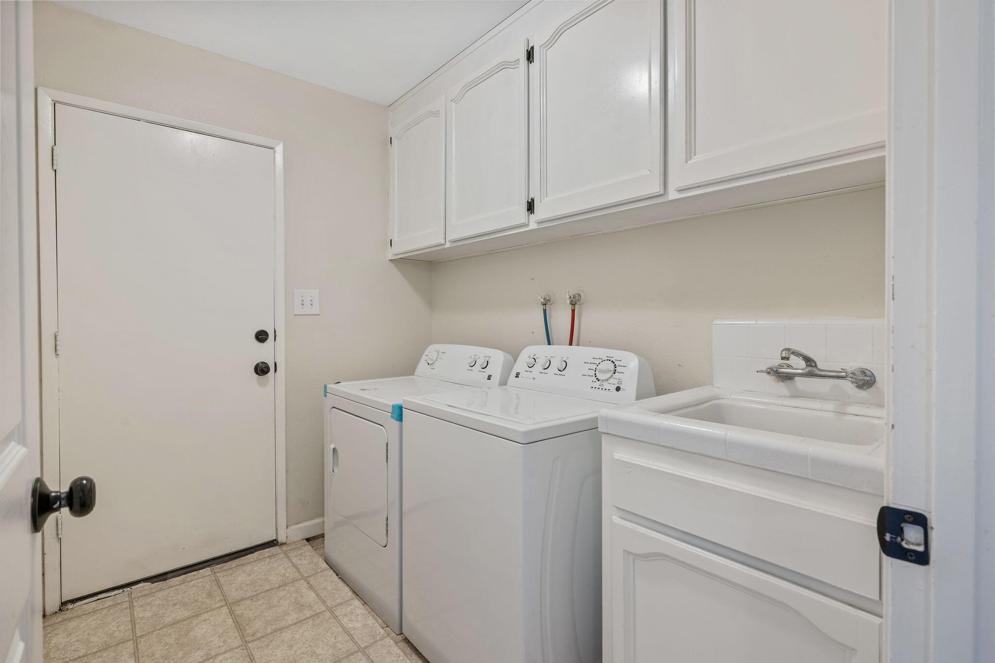 2125 Holt Ave, Sanger, CA 93657