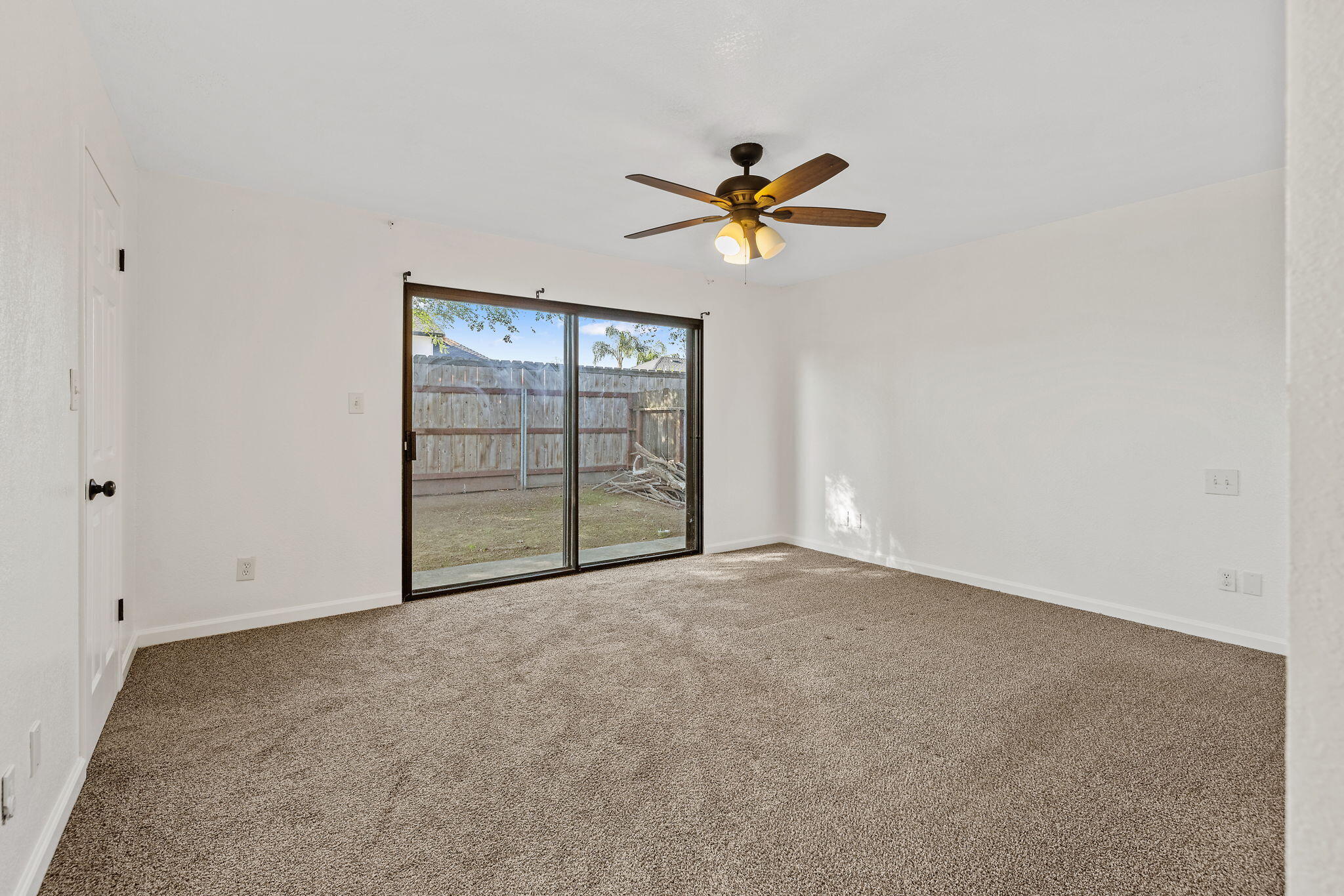 2125 Holt Ave, Sanger, CA 93657