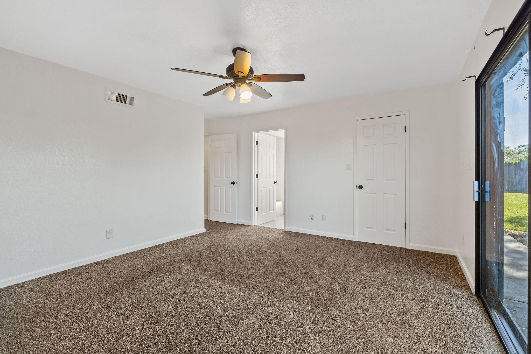 2125 Holt Ave, Sanger, CA 93657