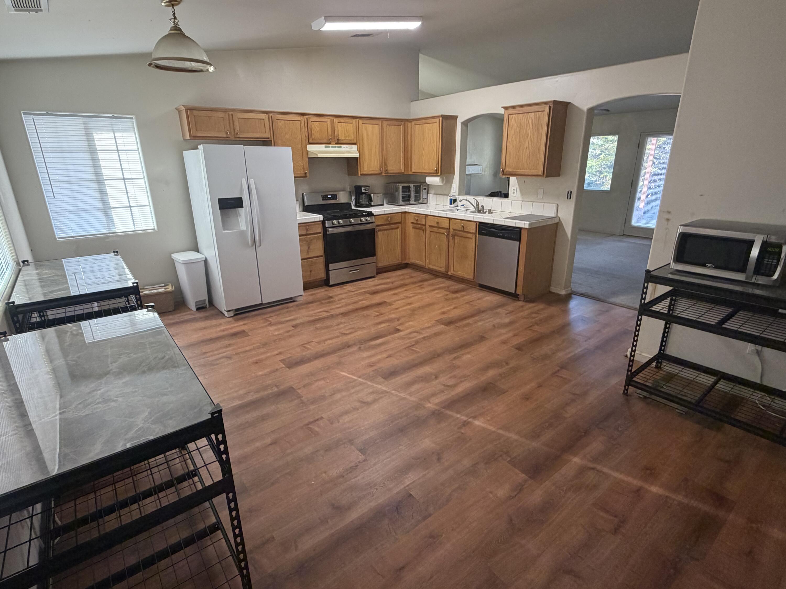 1364 W Date Ave, Porterville, CA 93257