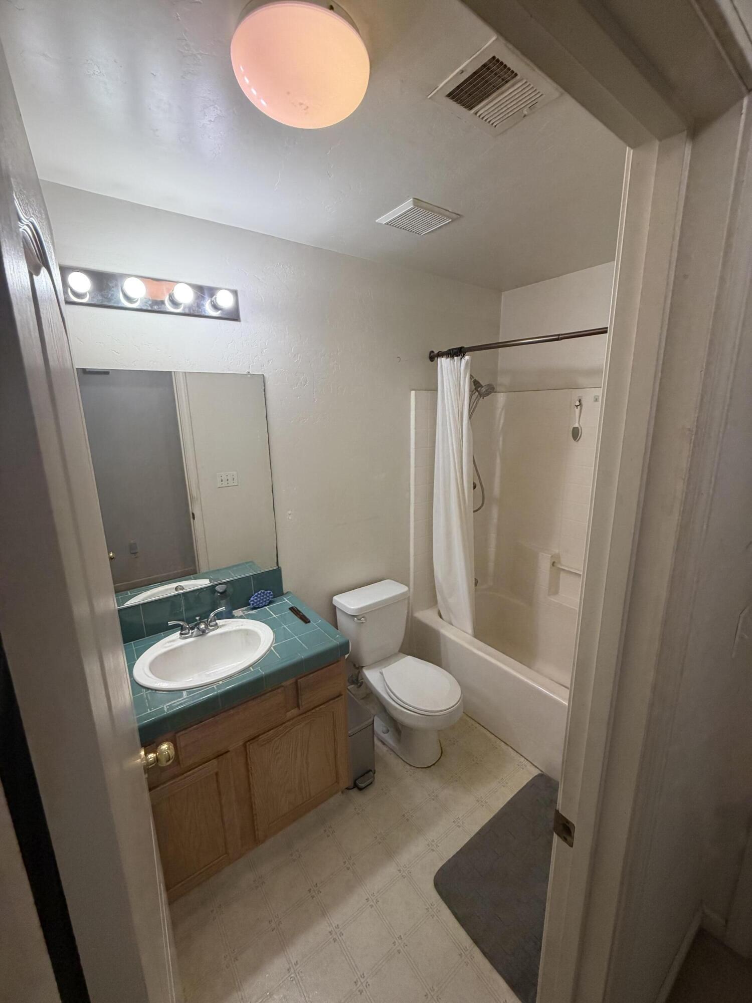 1364 W Date Ave, Porterville, CA 93257