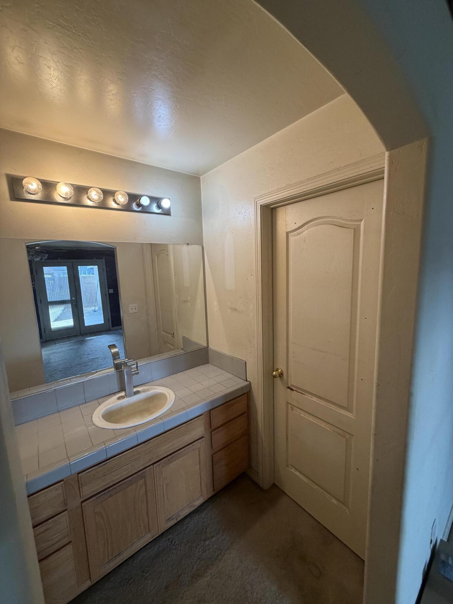 1364 W Date Ave, Porterville, CA 93257