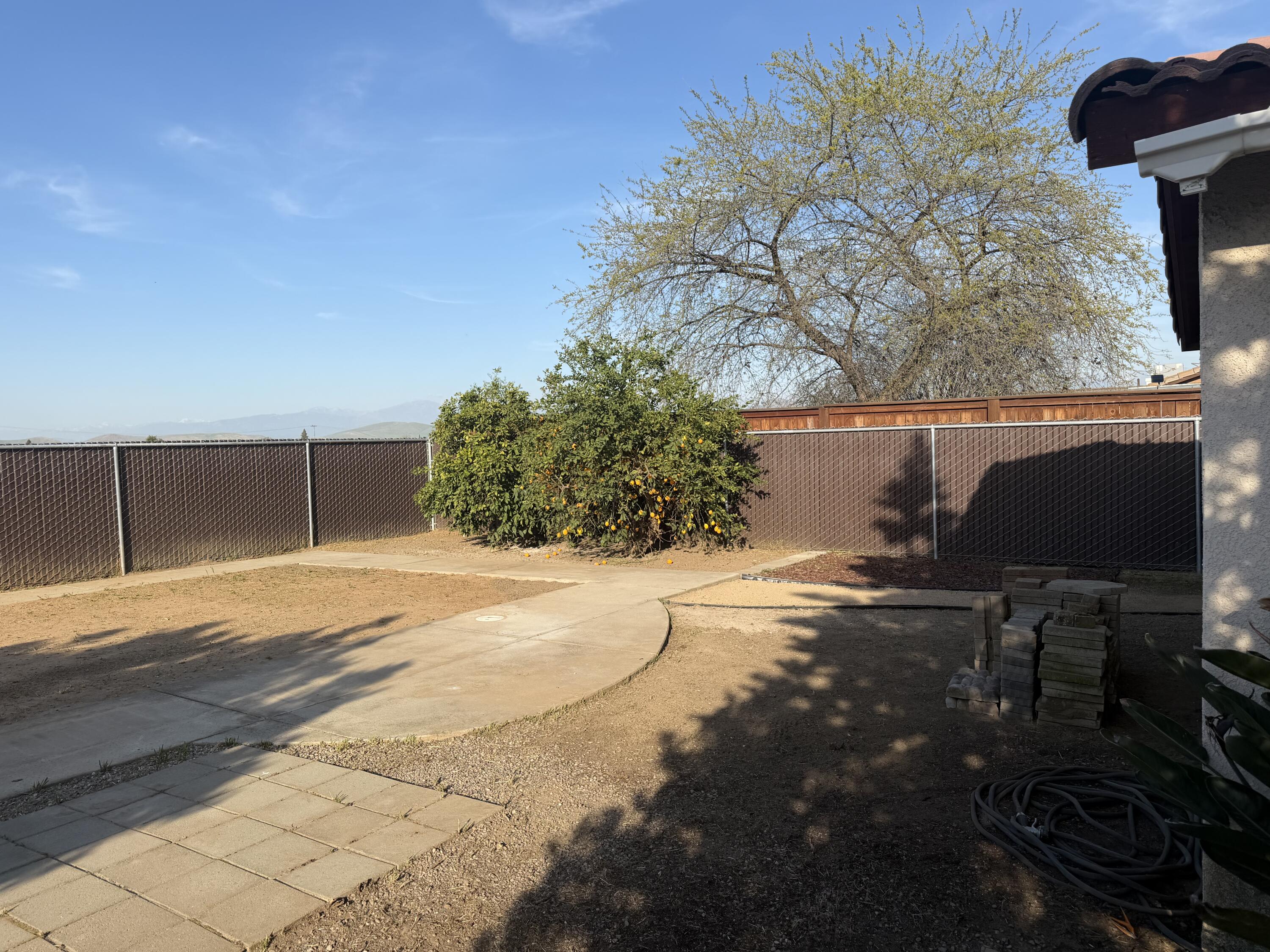 1364 W Date Ave, Porterville, CA 93257