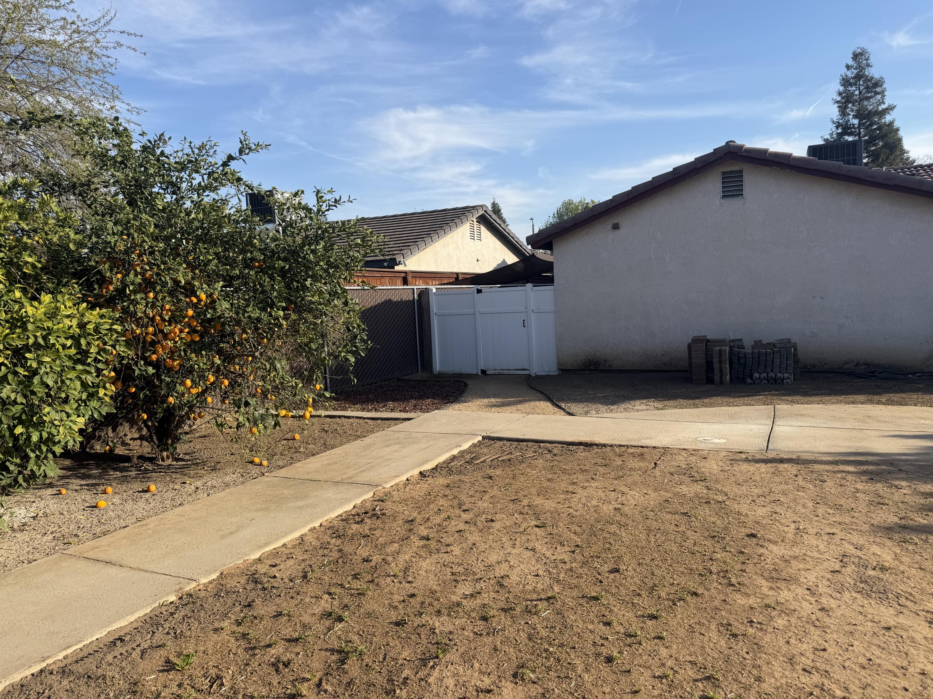 1364 W Date Ave, Porterville, CA 93257