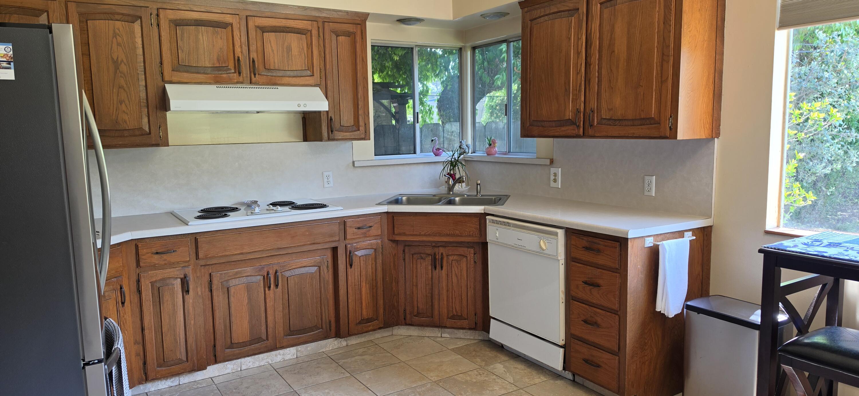 681 W Belleview Ave, Porterville, CA 93257