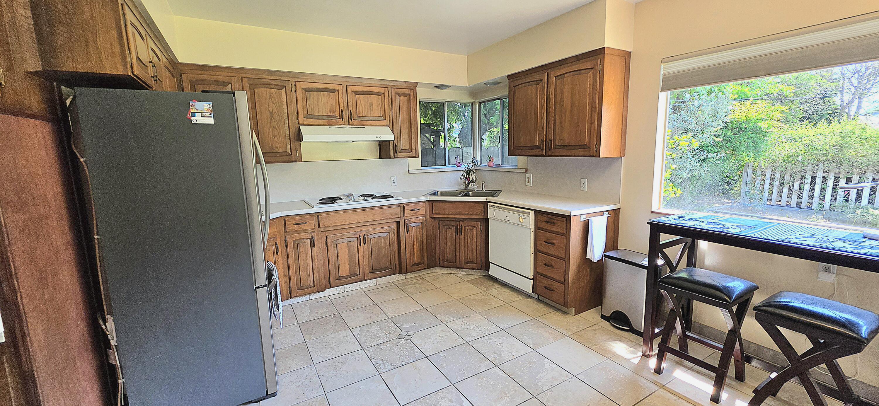 681 W Belleview Ave, Porterville, CA 93257