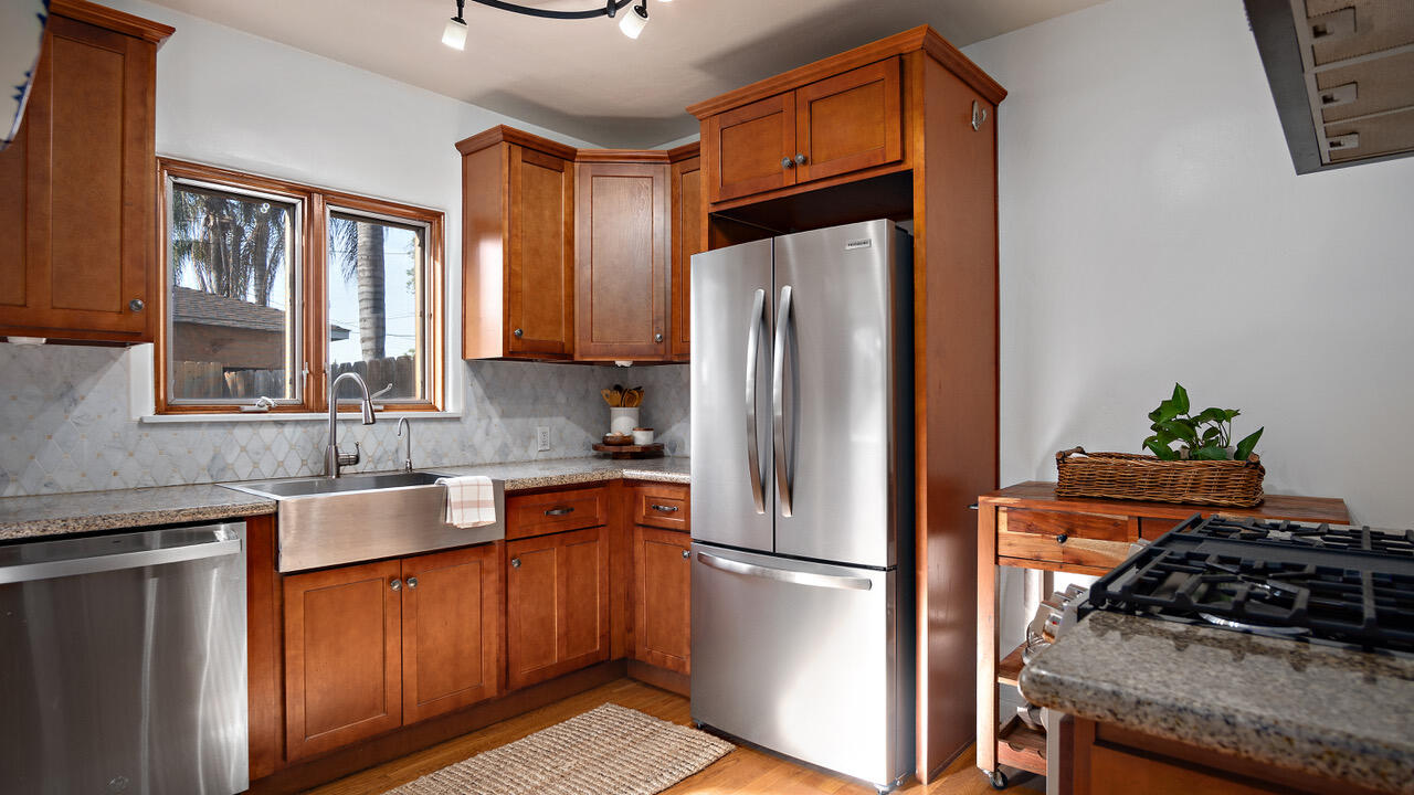 142 Carmelita St, Porterville, CA 93257