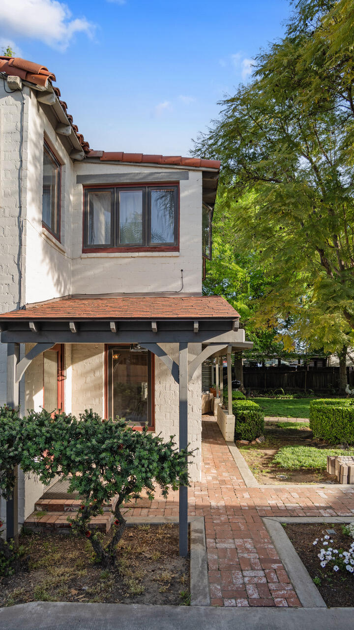 142 Carmelita St, Porterville, CA 93257