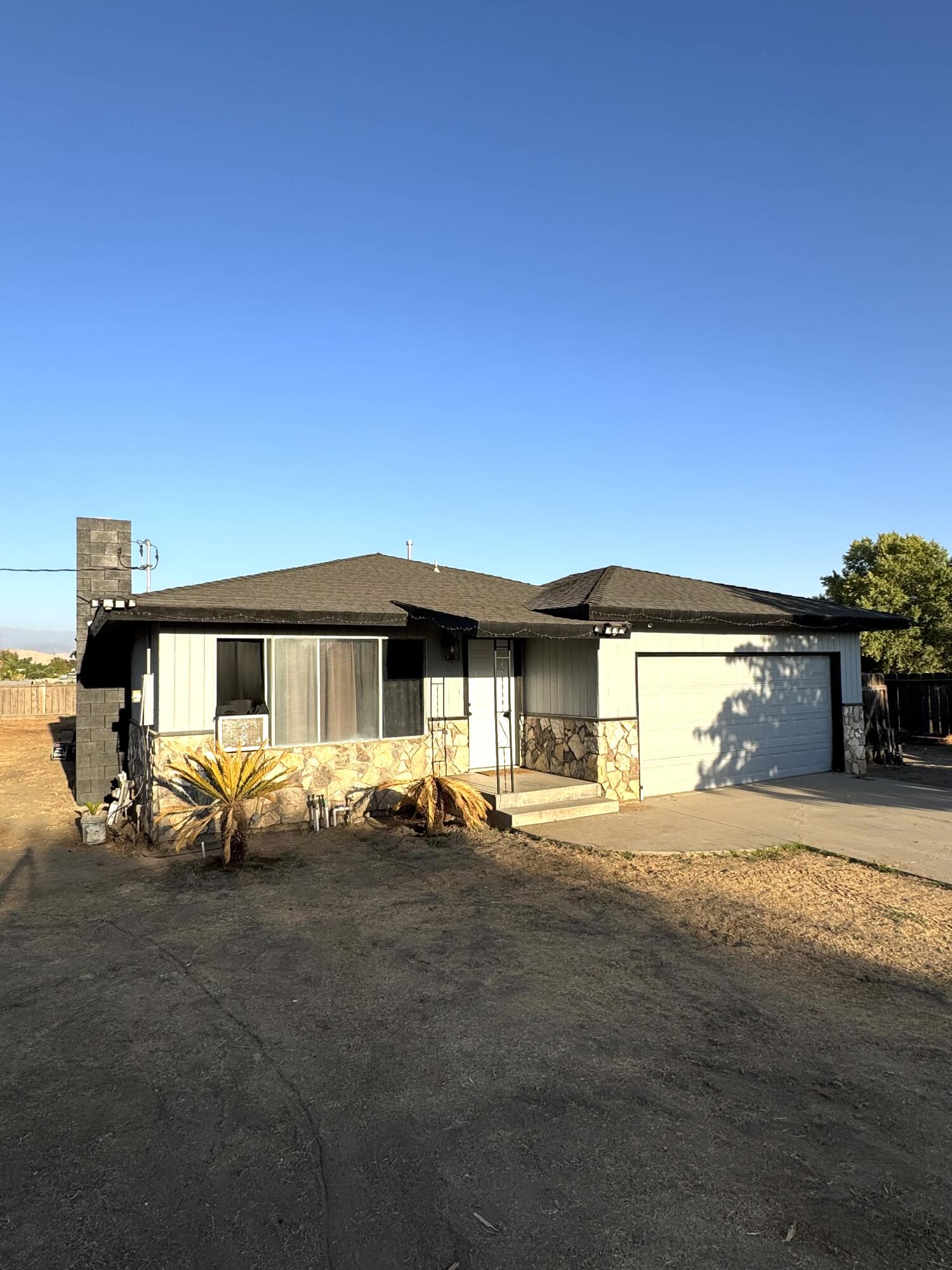 579 S Villa St, Porterville, CA 93257