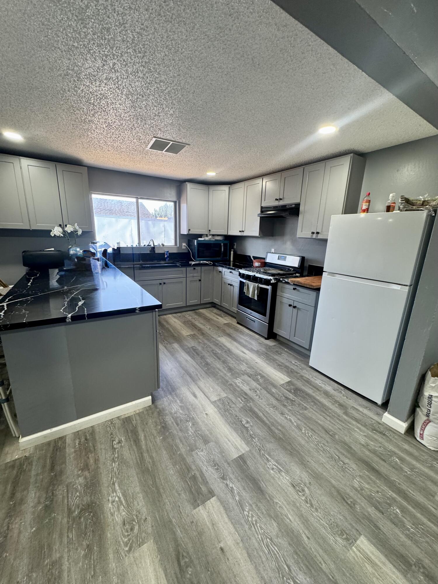 579 S Villa St, Porterville, CA 93257