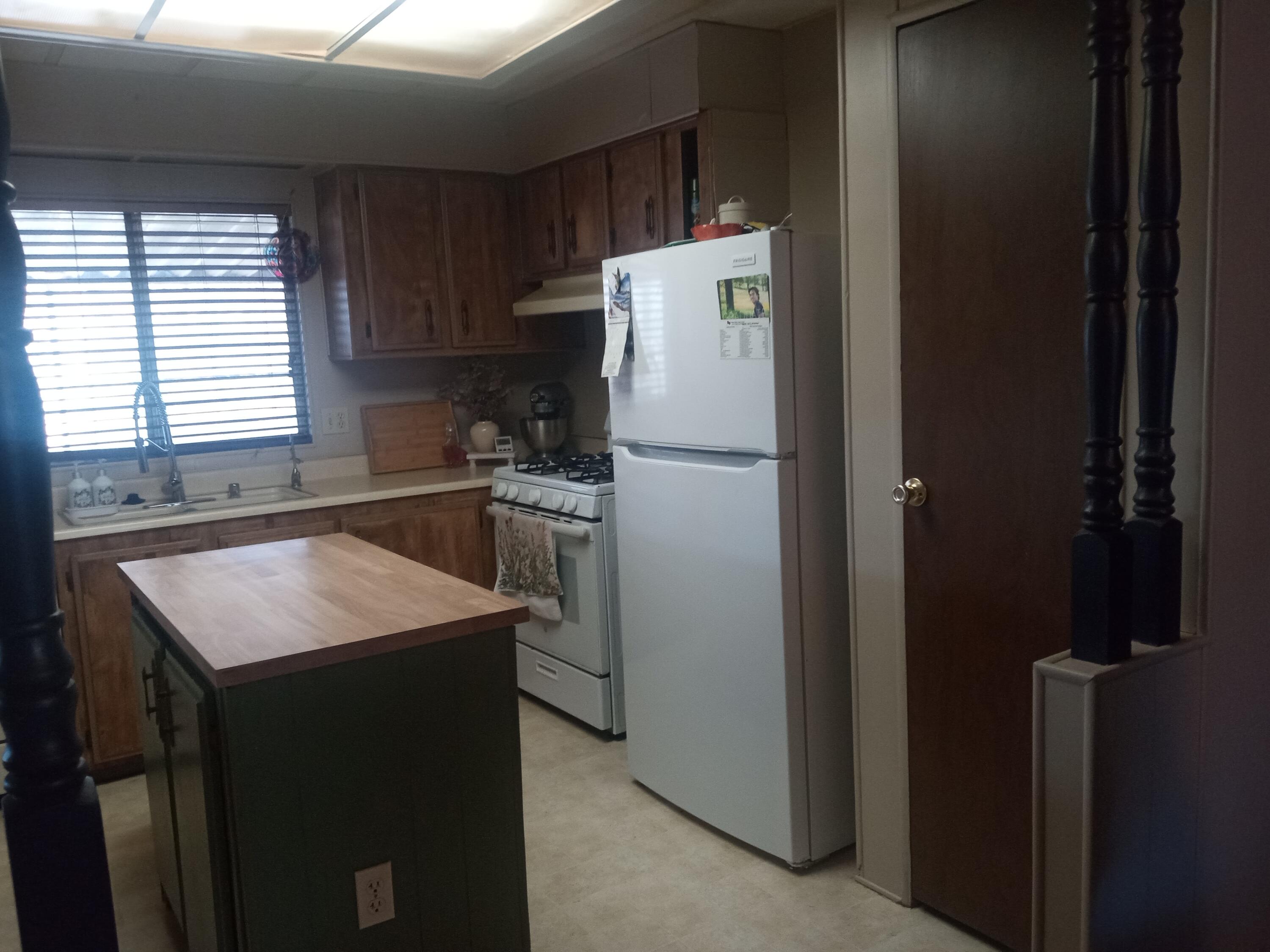 2400 W Midvalley Ave #S1, Visalia, CA 93277