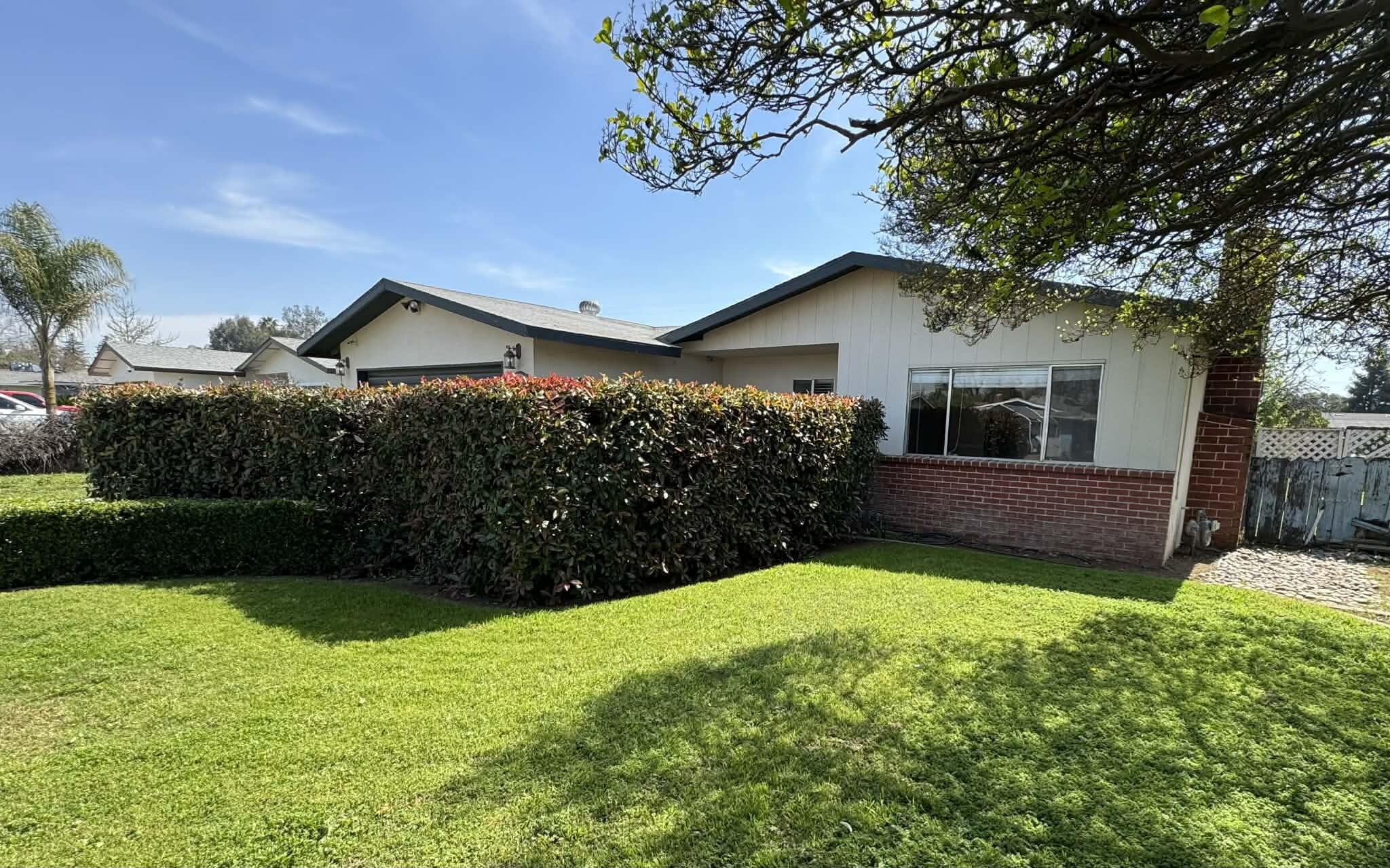 1511 W Sunnyside Ave, Visalia, CA 93277
